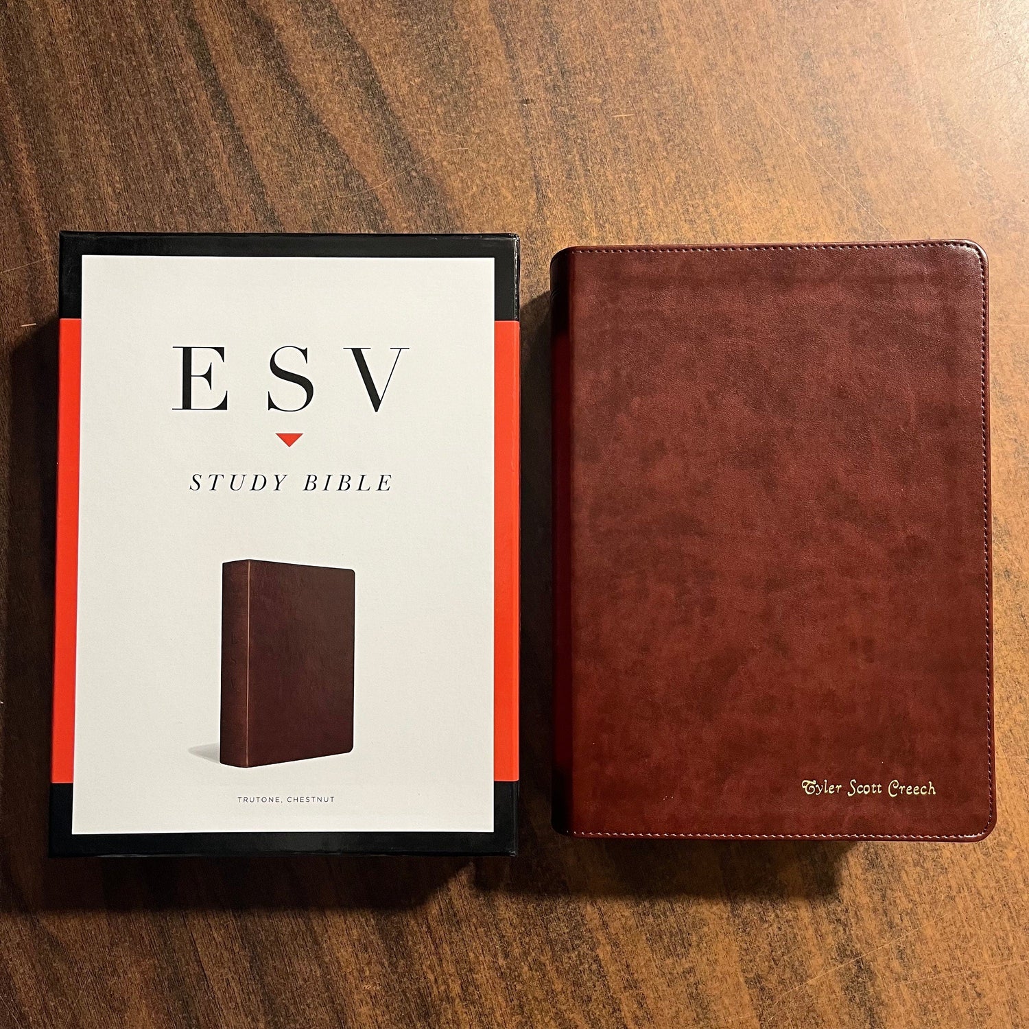 An application scenario or product detail of custom leather bibles - Image 4