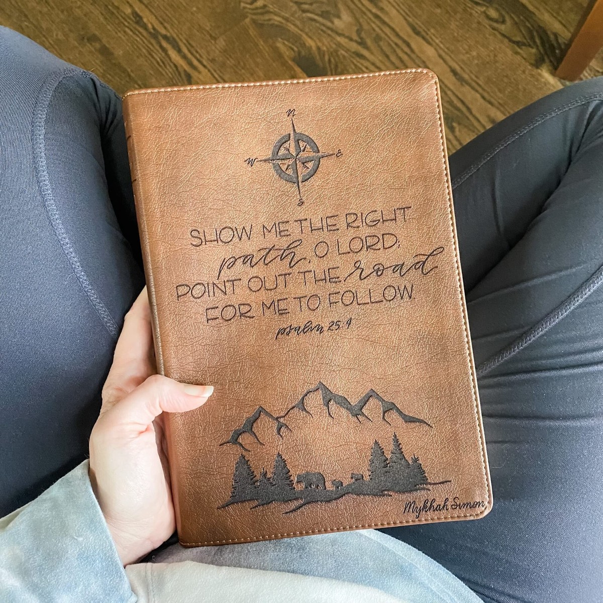 An application scenario or product detail of custom leather bibles - Image 11