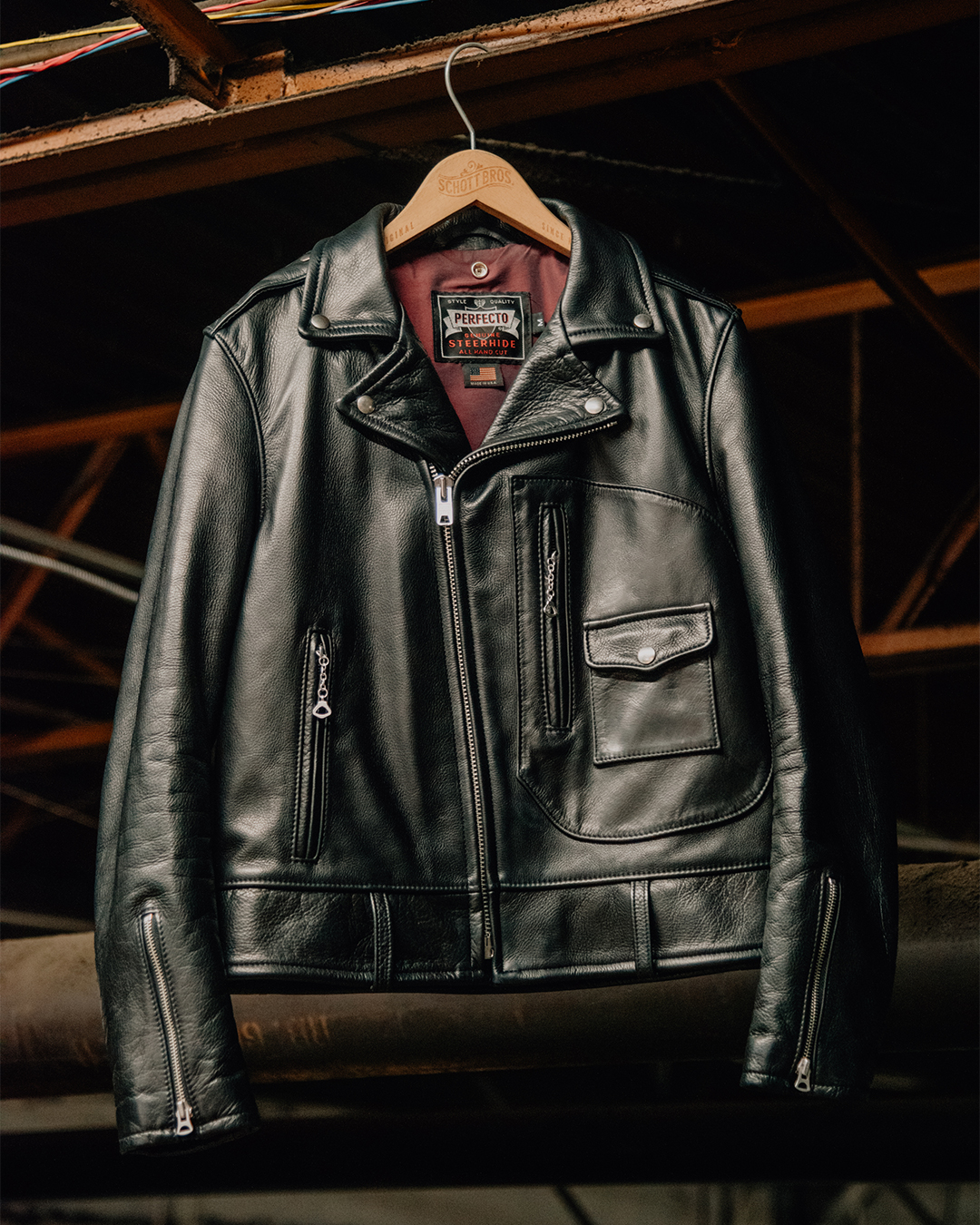 An application scenario or product detail of custom leather biker jackets - Image 13