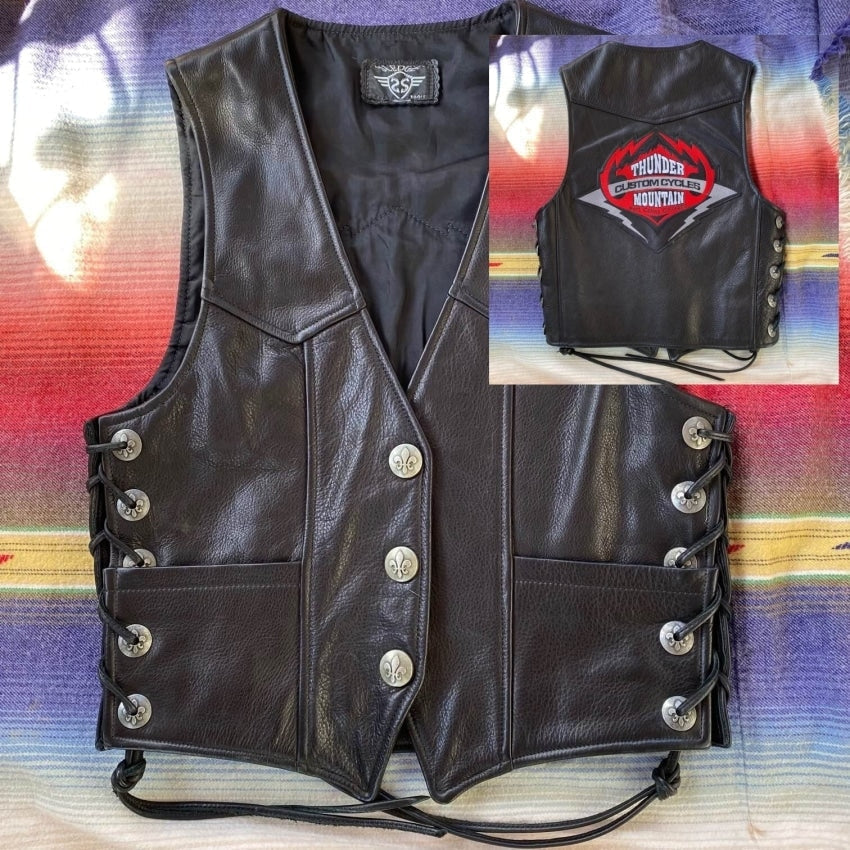 An application scenario or product detail of custom leather biker vest - Image 11