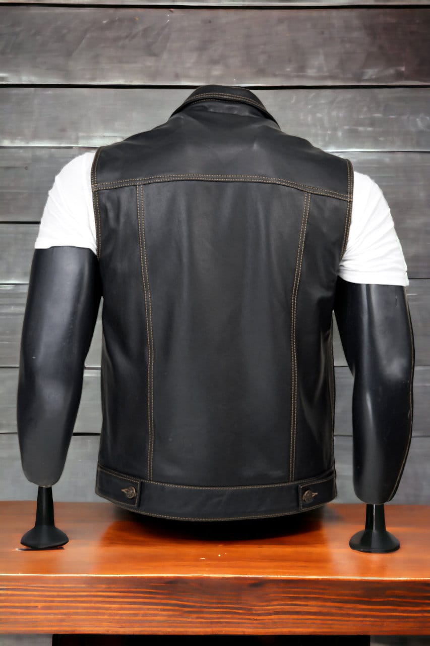 An application scenario or product detail of custom leather biker vest - Image 15