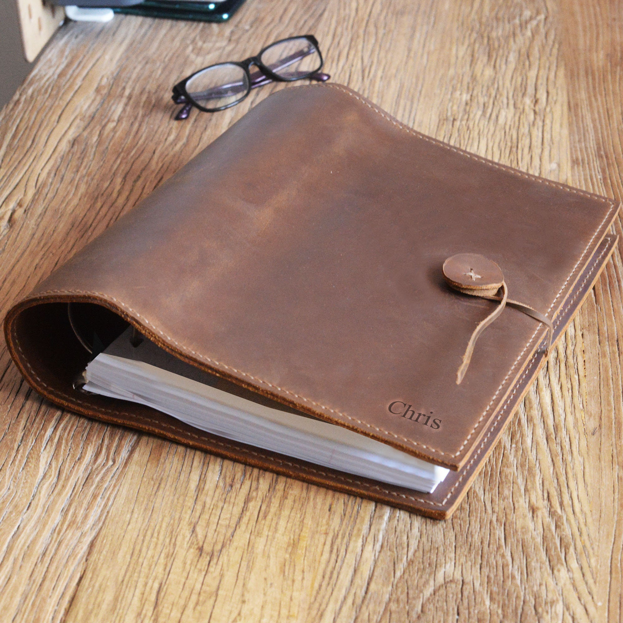 An application scenario or product detail of custom leather binders 3 ring - Image 3