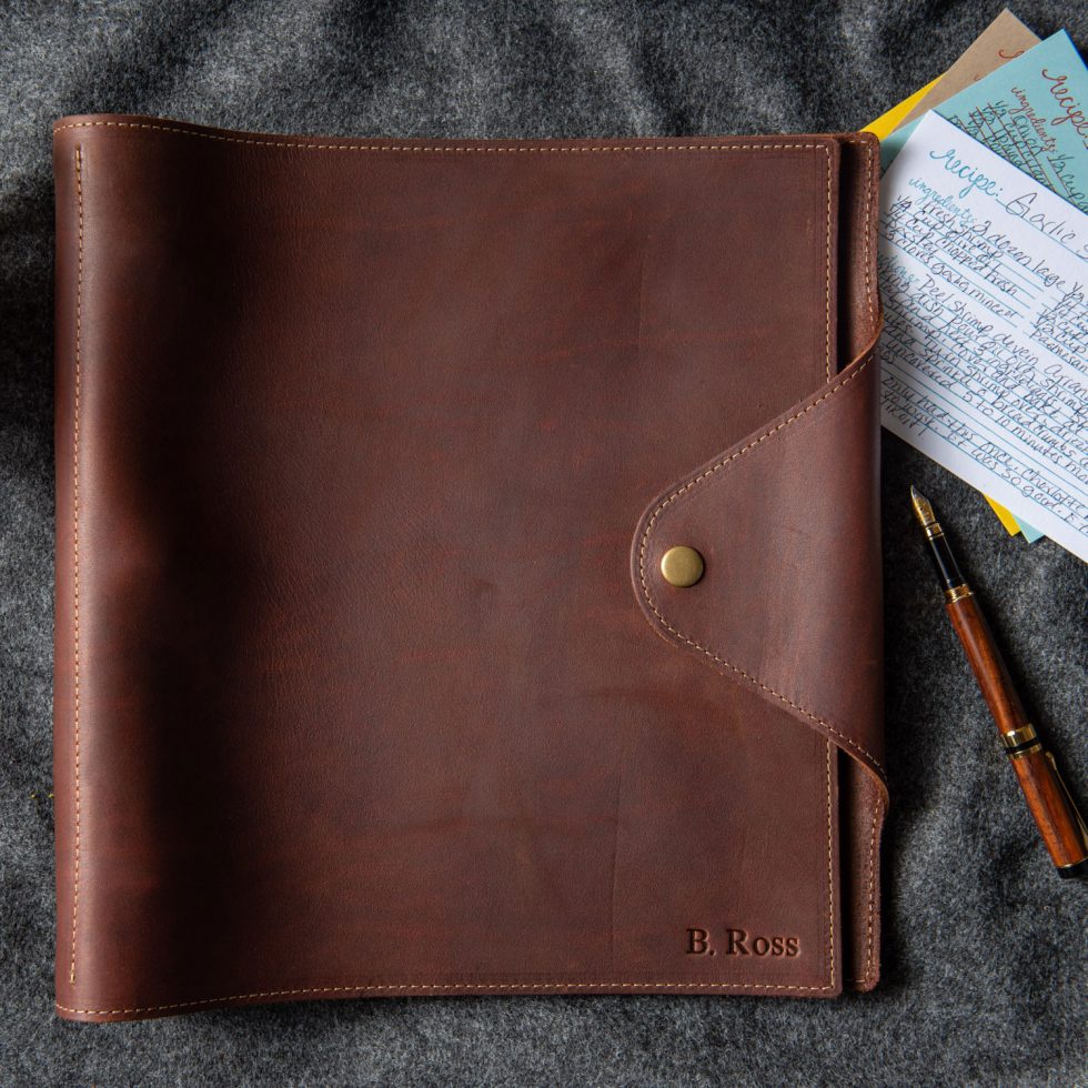 An application scenario or product detail of custom leather binders 3 ring - Image 11