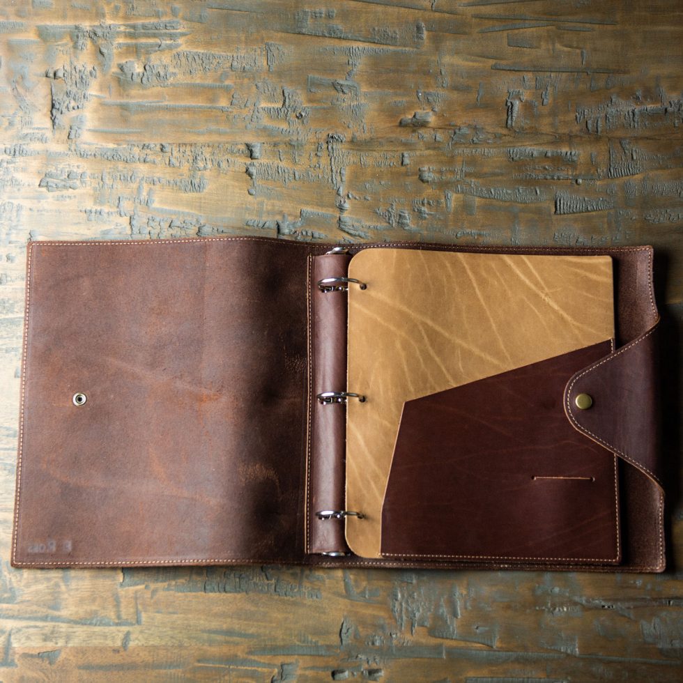 An application scenario or product detail of custom leather binders 3 ring - Image 14