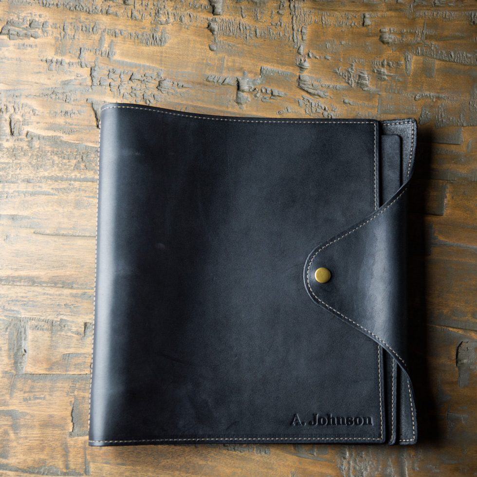 An application scenario or product detail of custom leather binders 3 ring - Image 17