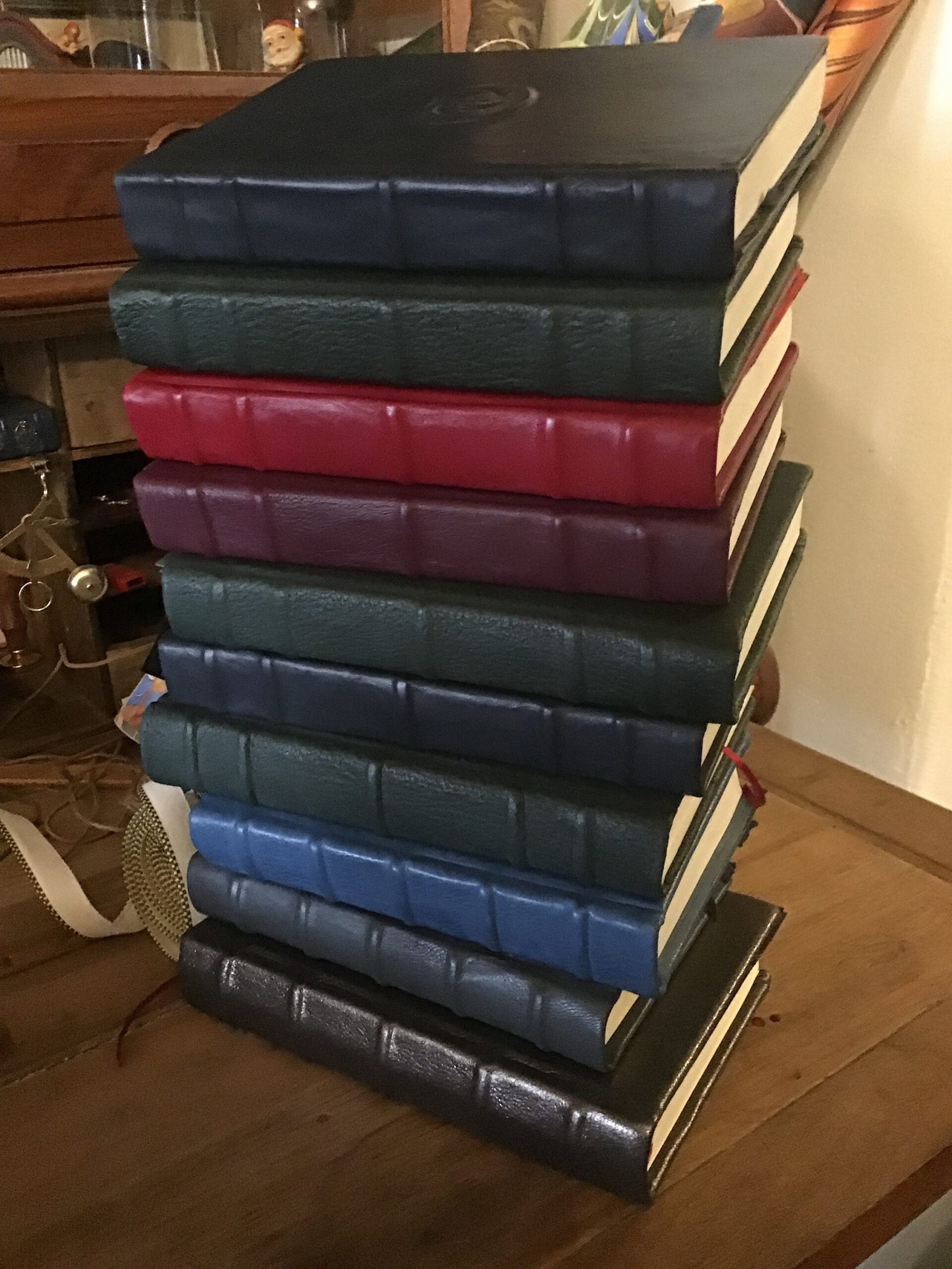 An application scenario or product detail of custom leather binding - Image 18