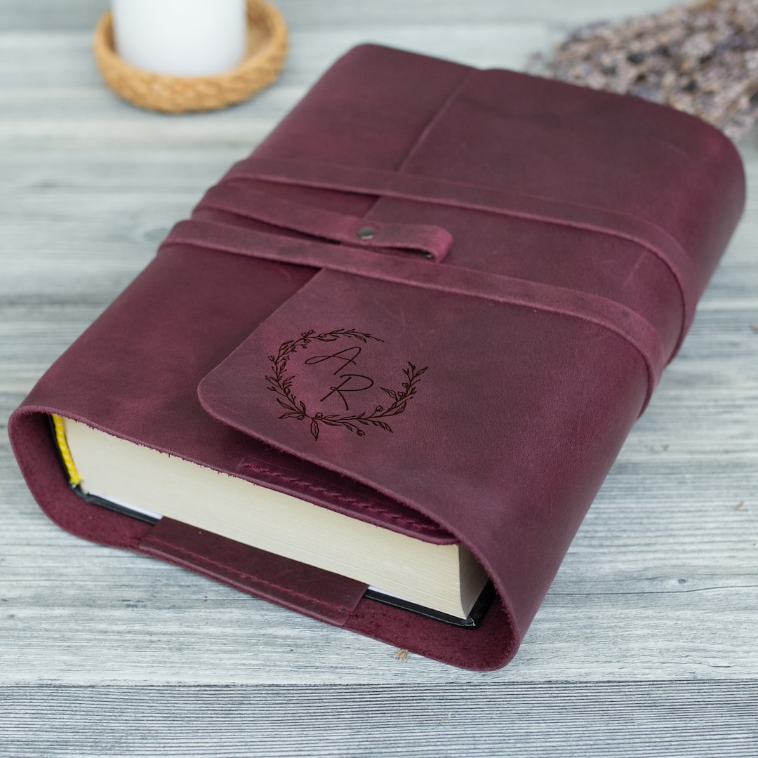 An application scenario or product detail of custom leather book - Image 13