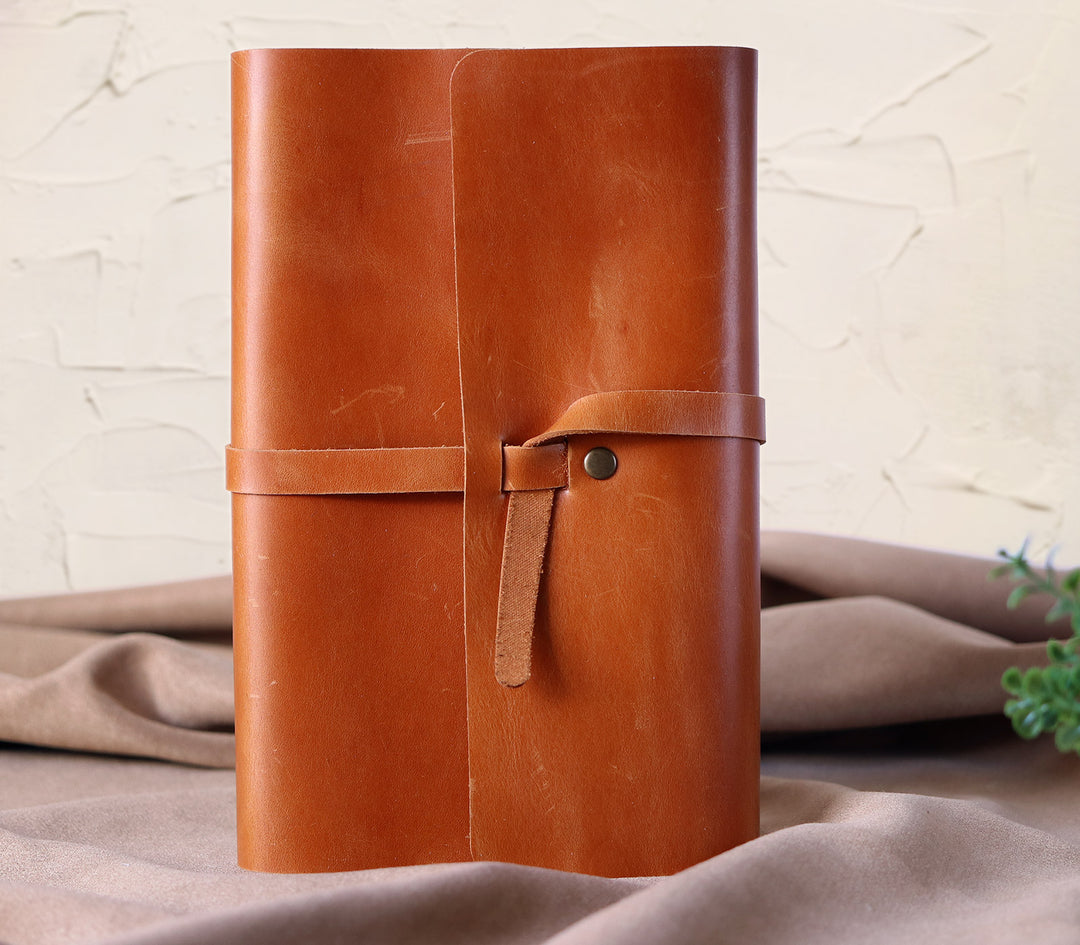 An application scenario or product detail of custom leather book covers - Image 20