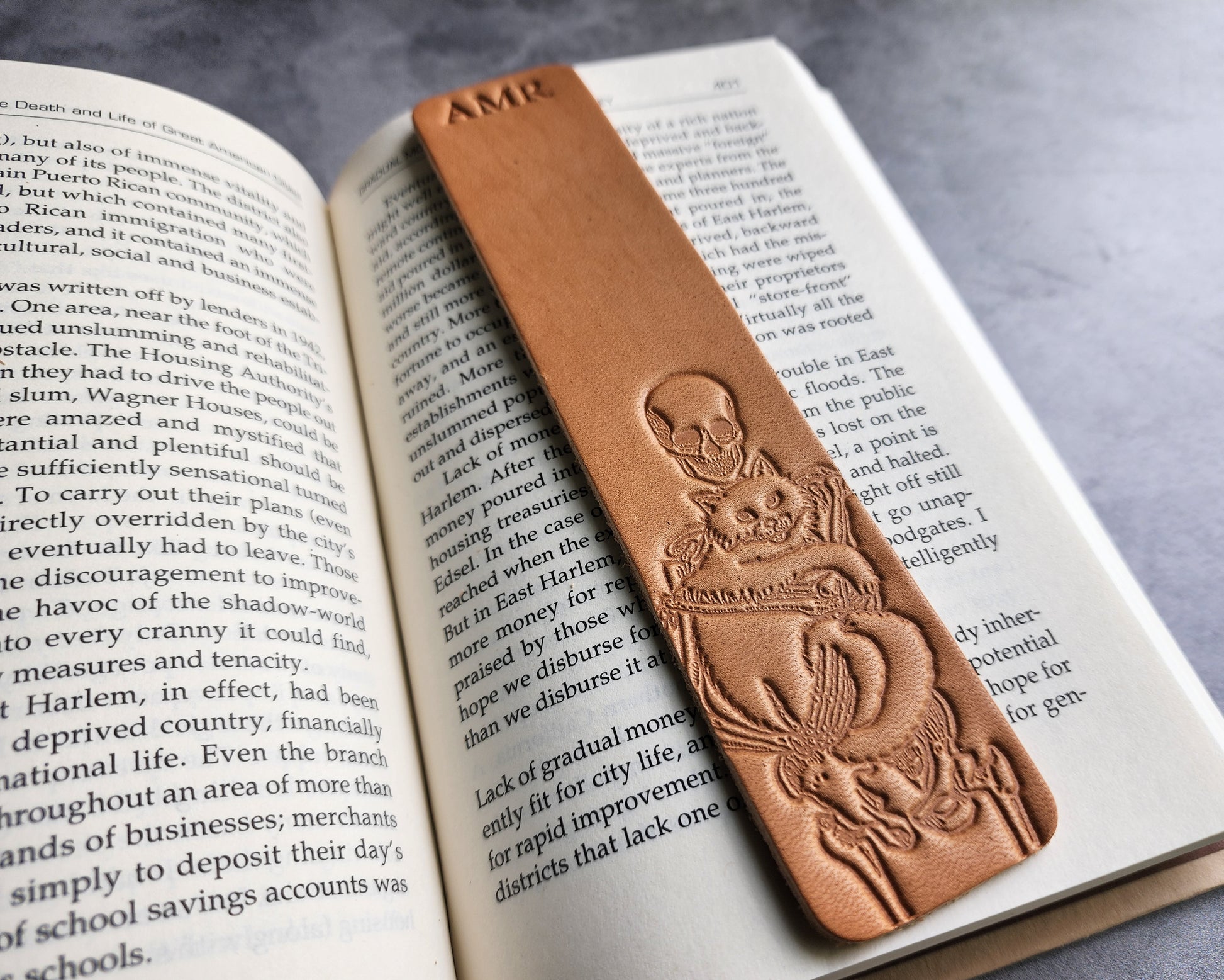 An application scenario or product detail of custom leather bookmarks - Image 12