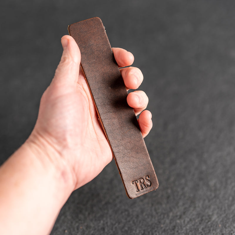 An application scenario or product detail of custom leather bookmarks - Image 15