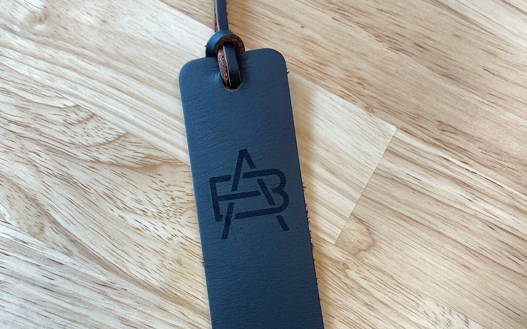 An application scenario or product detail of custom leather bookmarks - Image 17