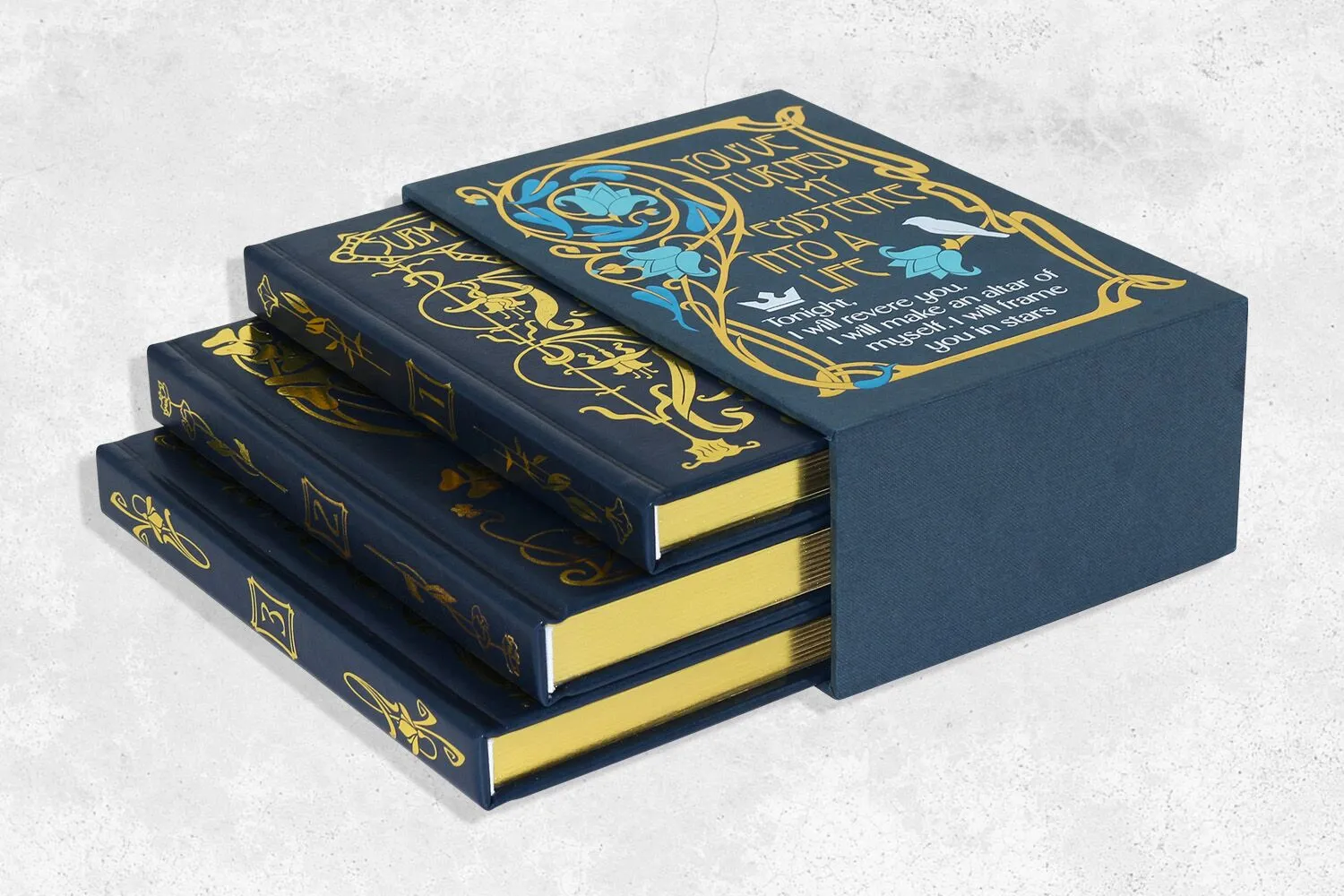 An application scenario or product detail of custom leather bound books - Image 12