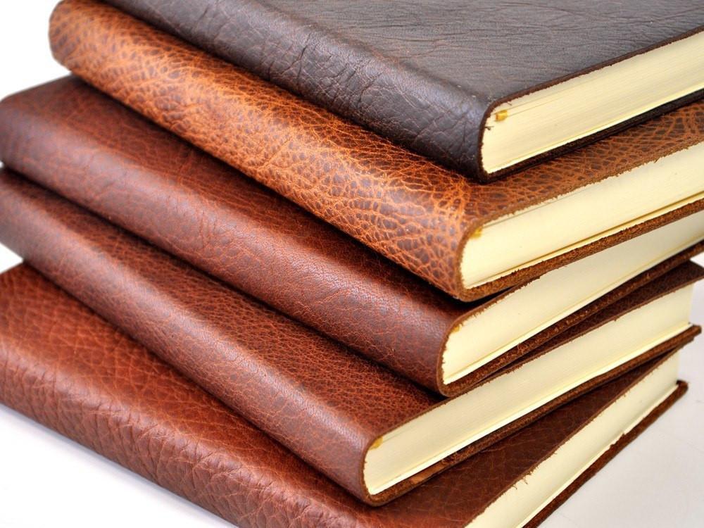An application scenario or product detail of custom leather bound journal - Image 15