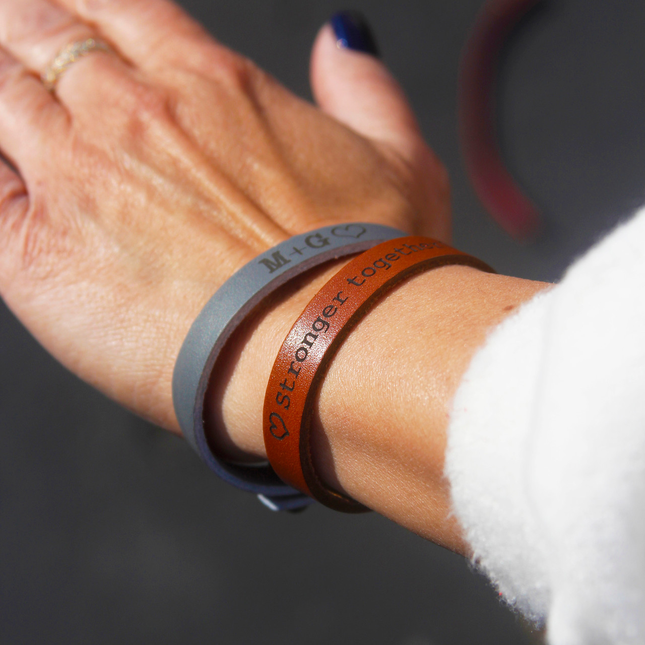 An application scenario or product detail of custom leather bracelets for him - Image 17