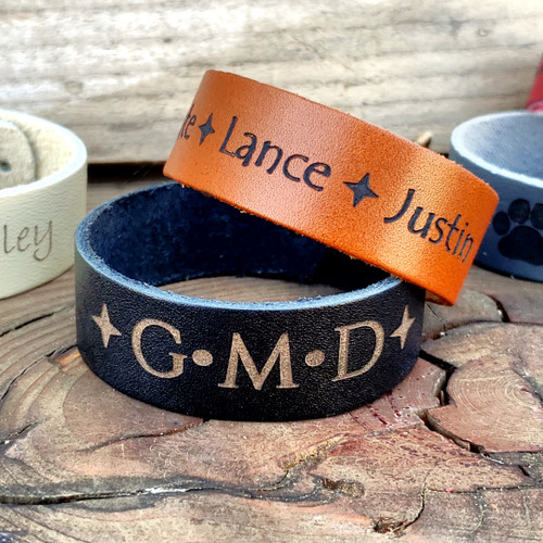 An application scenario or product detail of custom leather bracelets for him - Image 21