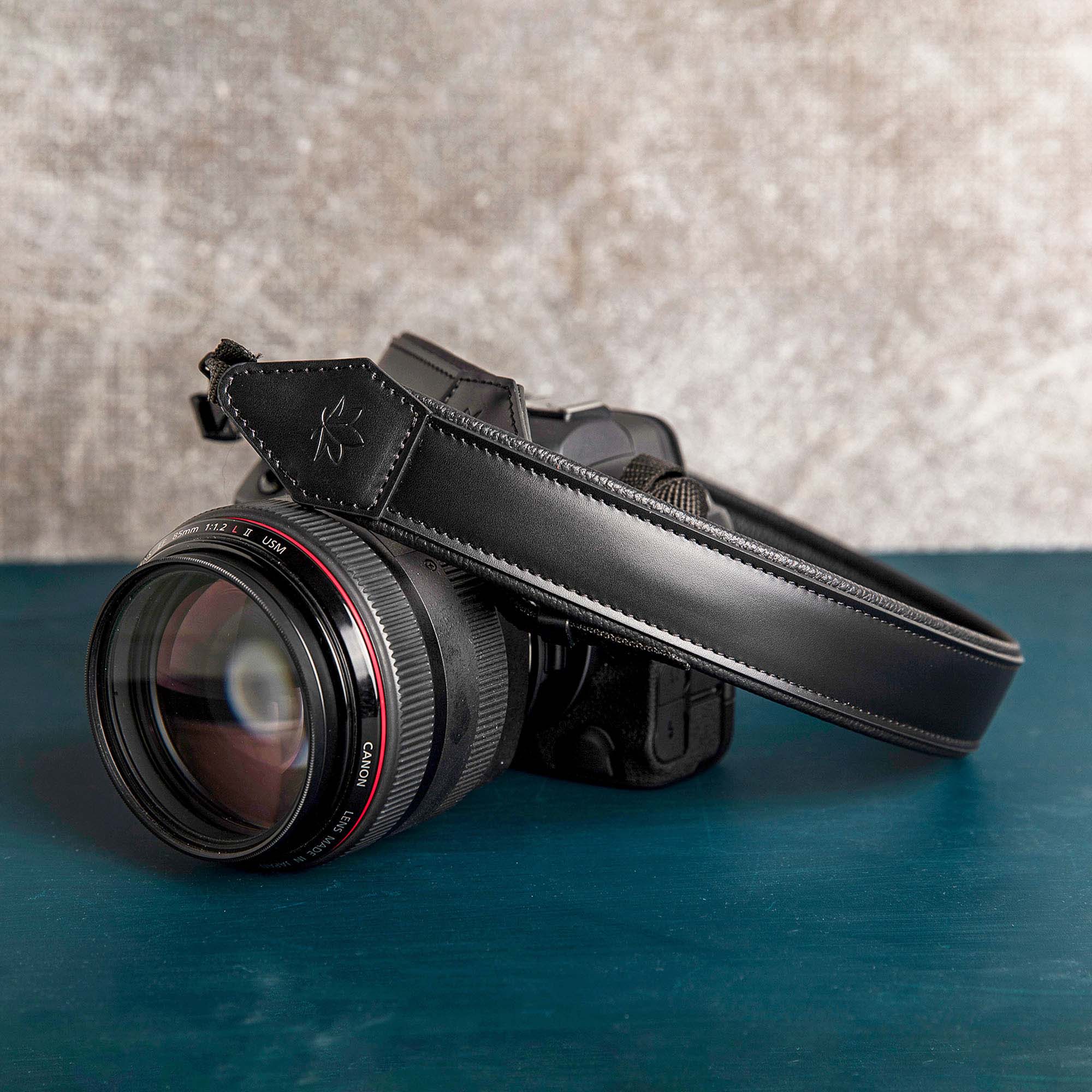 An application scenario or product detail of custom leather camera strap - Image 2