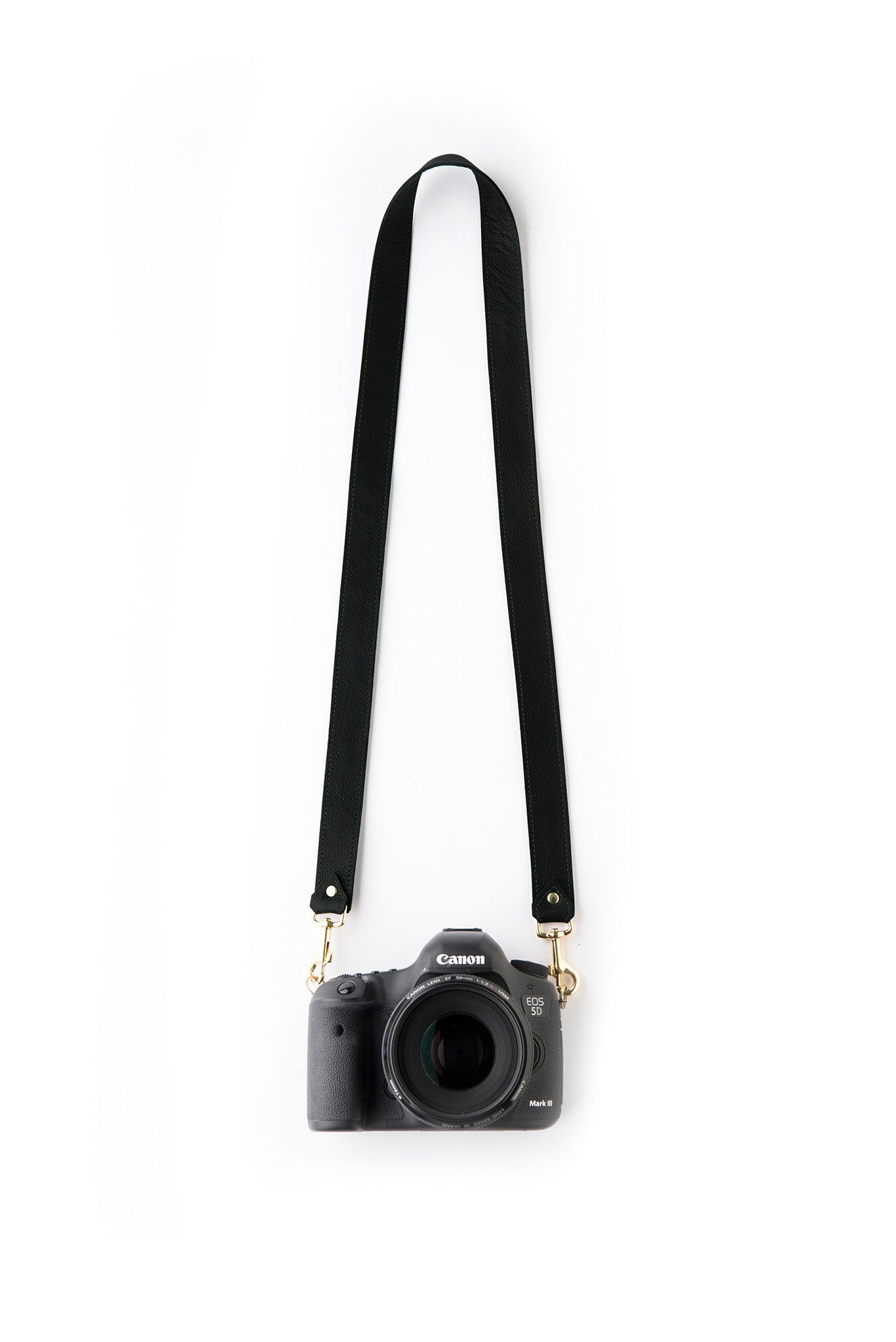 An application scenario or product detail of custom leather camera strap - Image 17