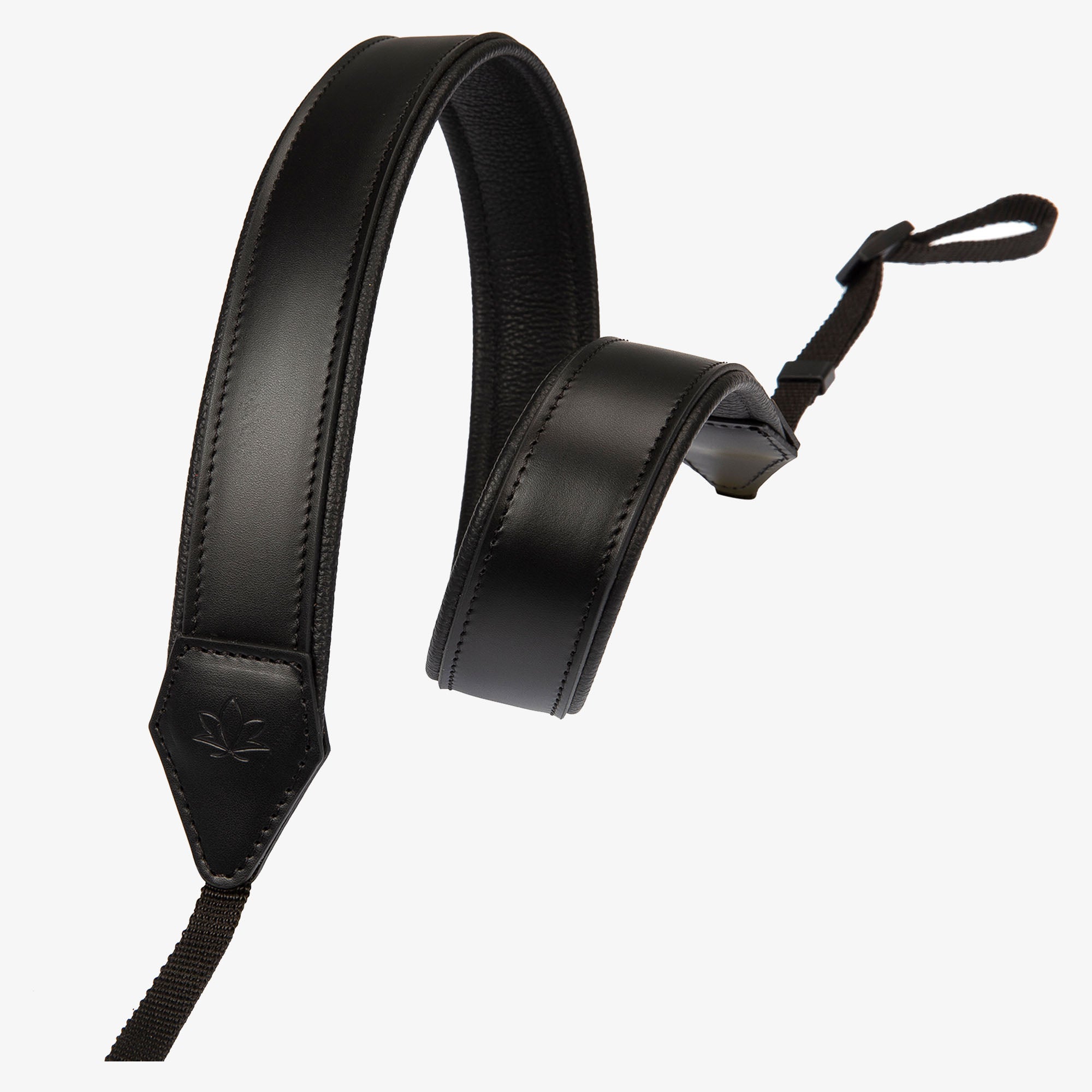 An application scenario or product detail of custom leather camera strap - Image 18