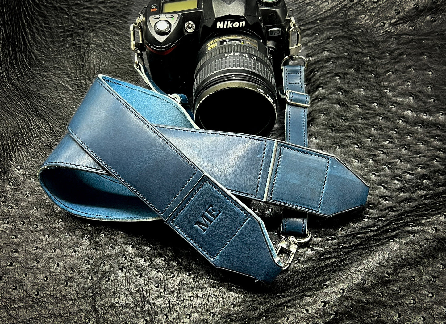 An application scenario or product detail of custom leather camera strap - Image 19
