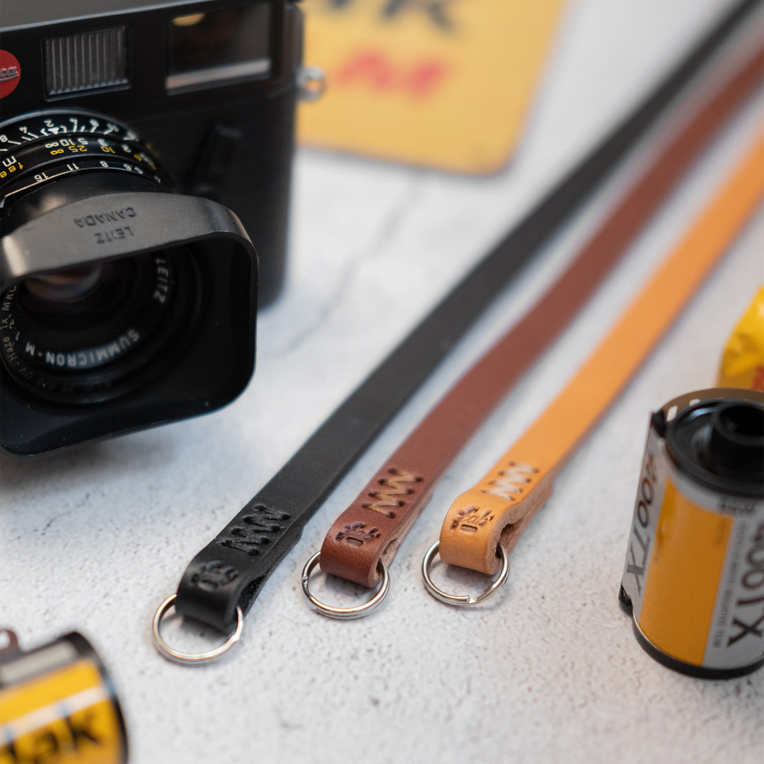 An application scenario or product detail of custom leather camera strap - Image 24