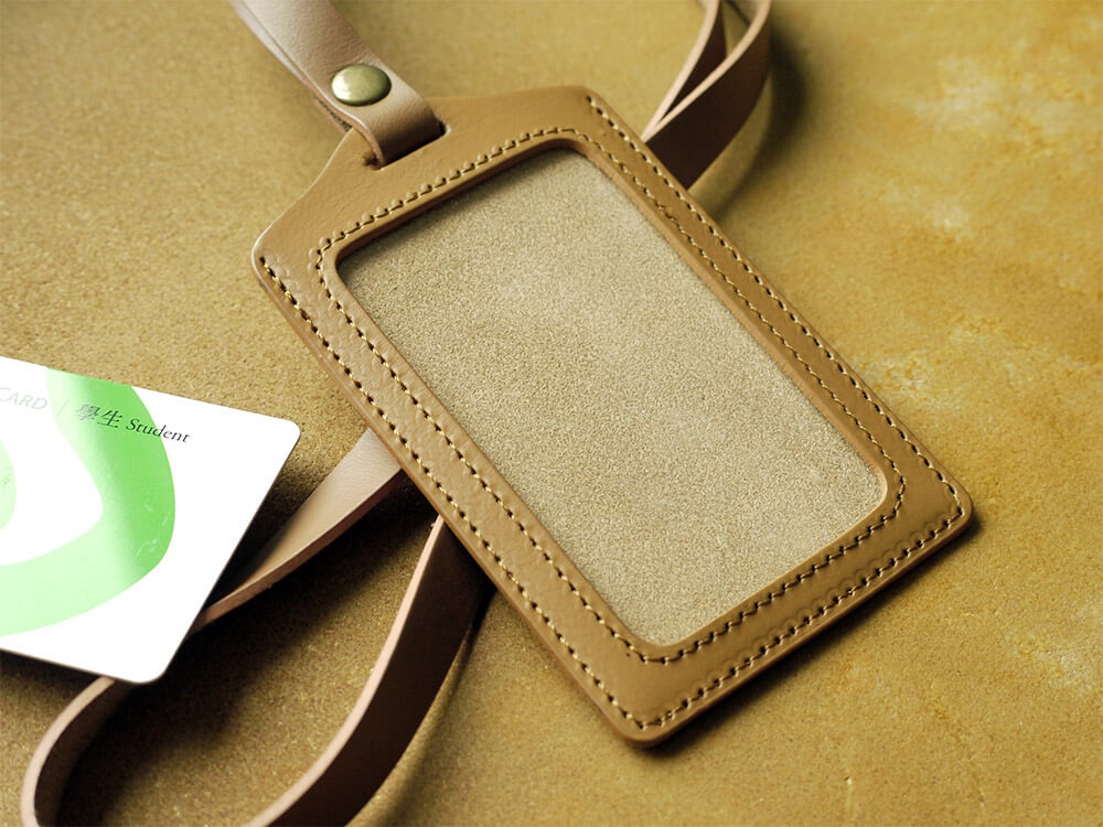 An application scenario or product detail of custom leather card holder - Image 7