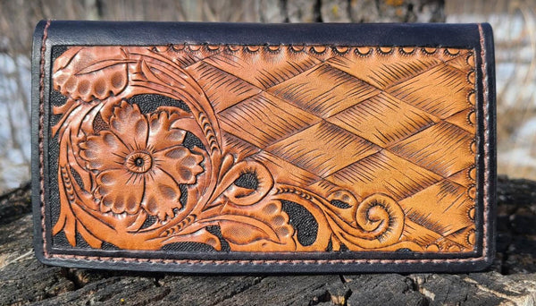 An application scenario or product detail of custom leather checkbook covers - Image 4