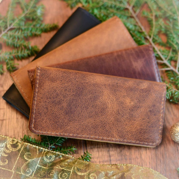 An application scenario or product detail of custom leather checkbook covers - Image 10