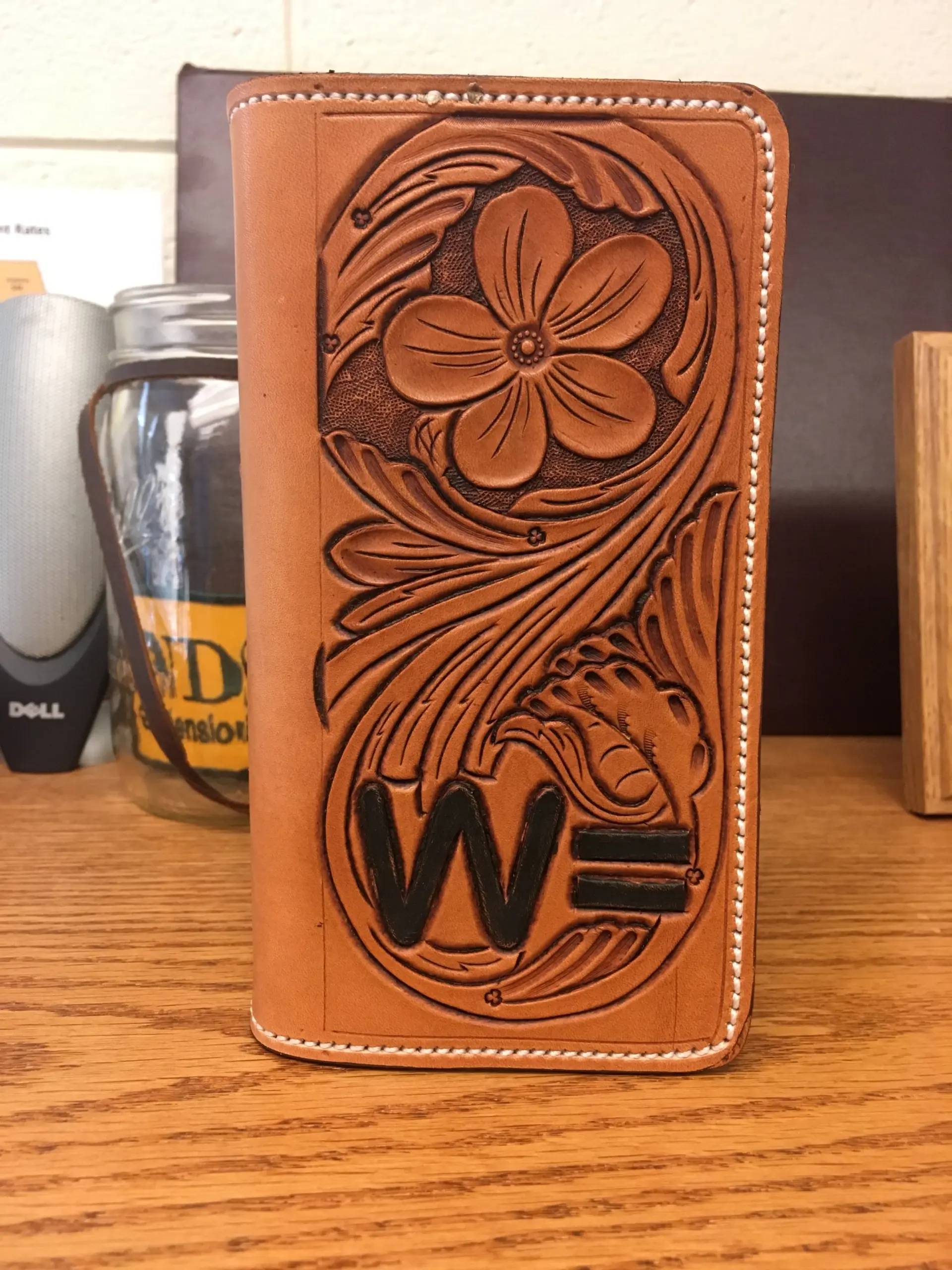 An application scenario or product detail of custom leather checkbook covers - Image 17