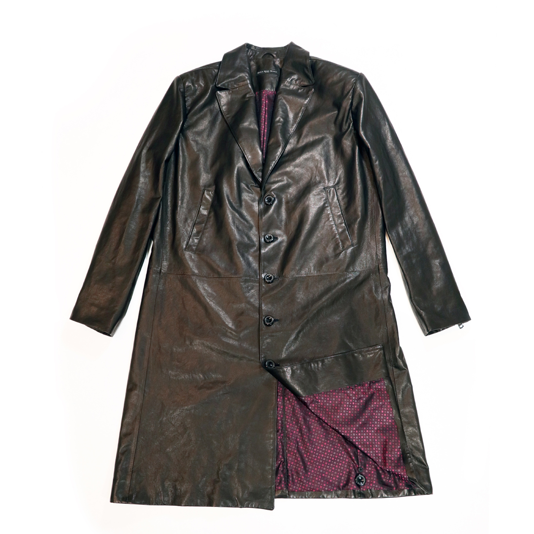An application scenario or product detail of custom leather coats - Image 5