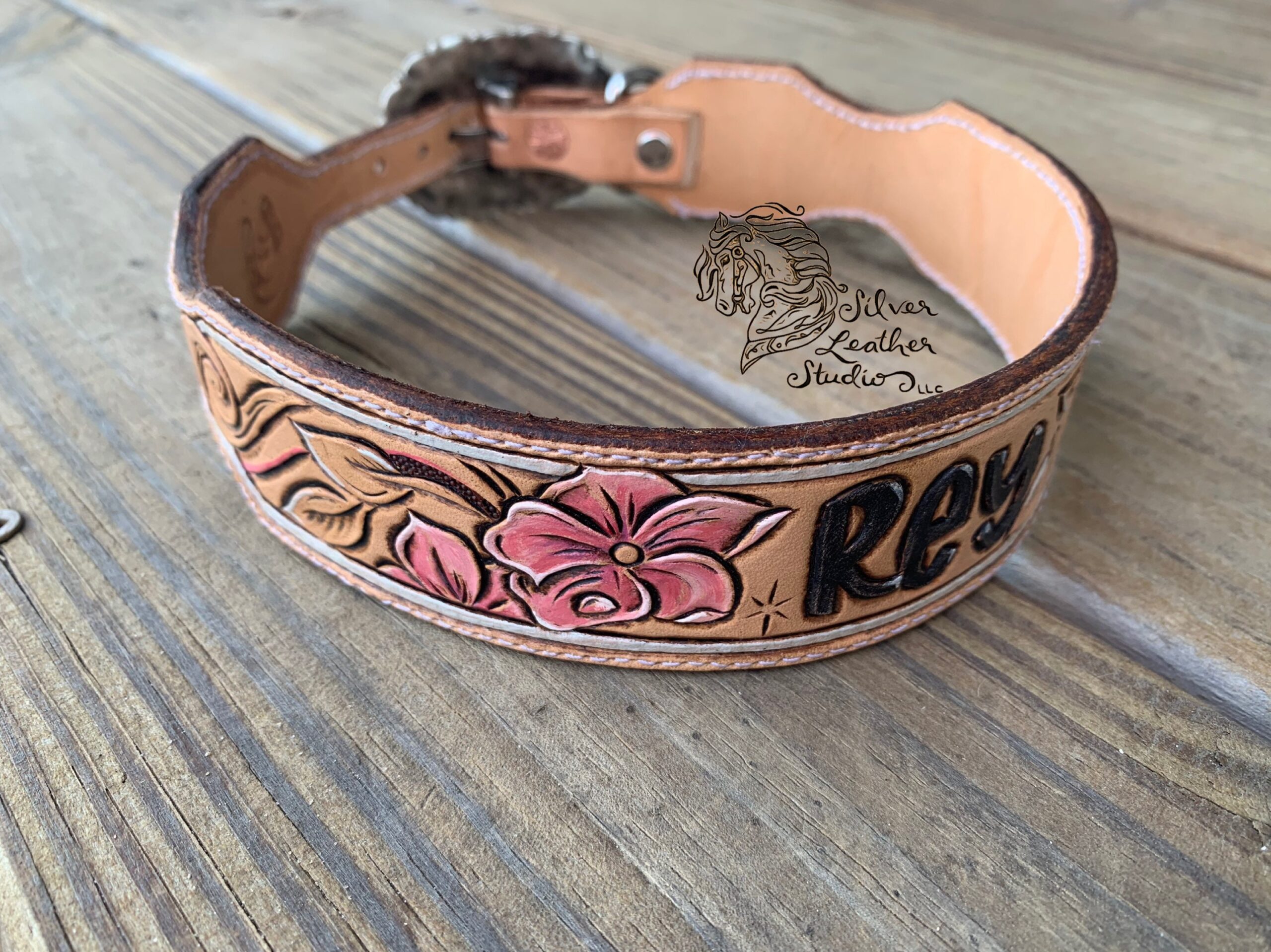An application scenario or product detail of custom leather collars - Image 8