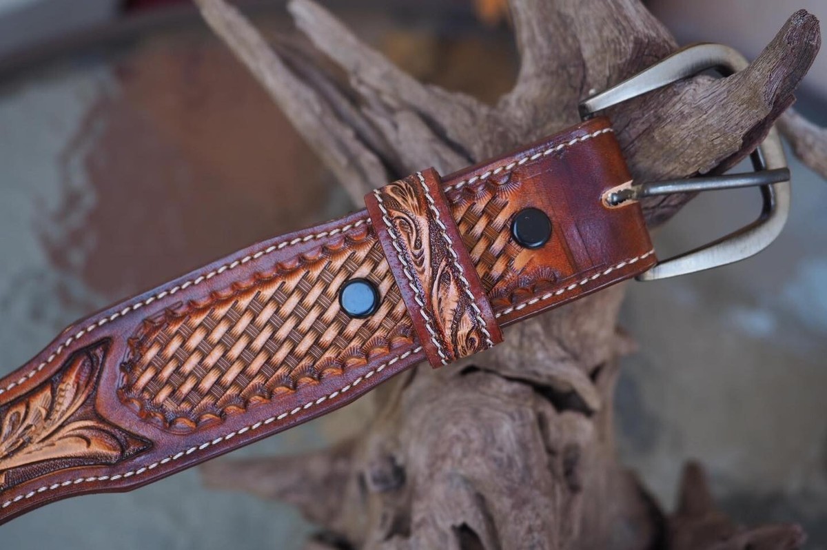 An application scenario or product detail of custom leather cowboy belts - Image 9