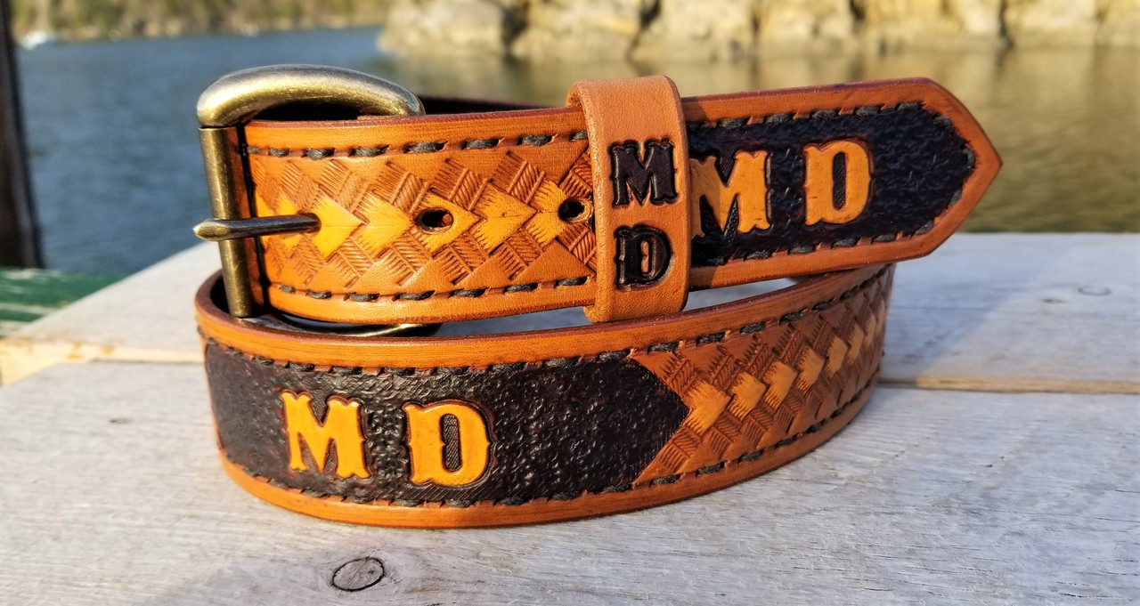 An application scenario or product detail of custom leather cowboy belts - Image 22