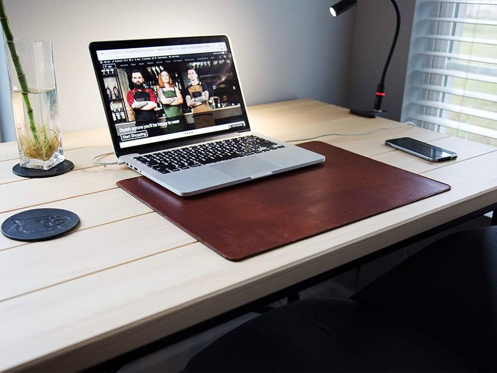 An application scenario or product detail of custom leather desk mat - Image 3