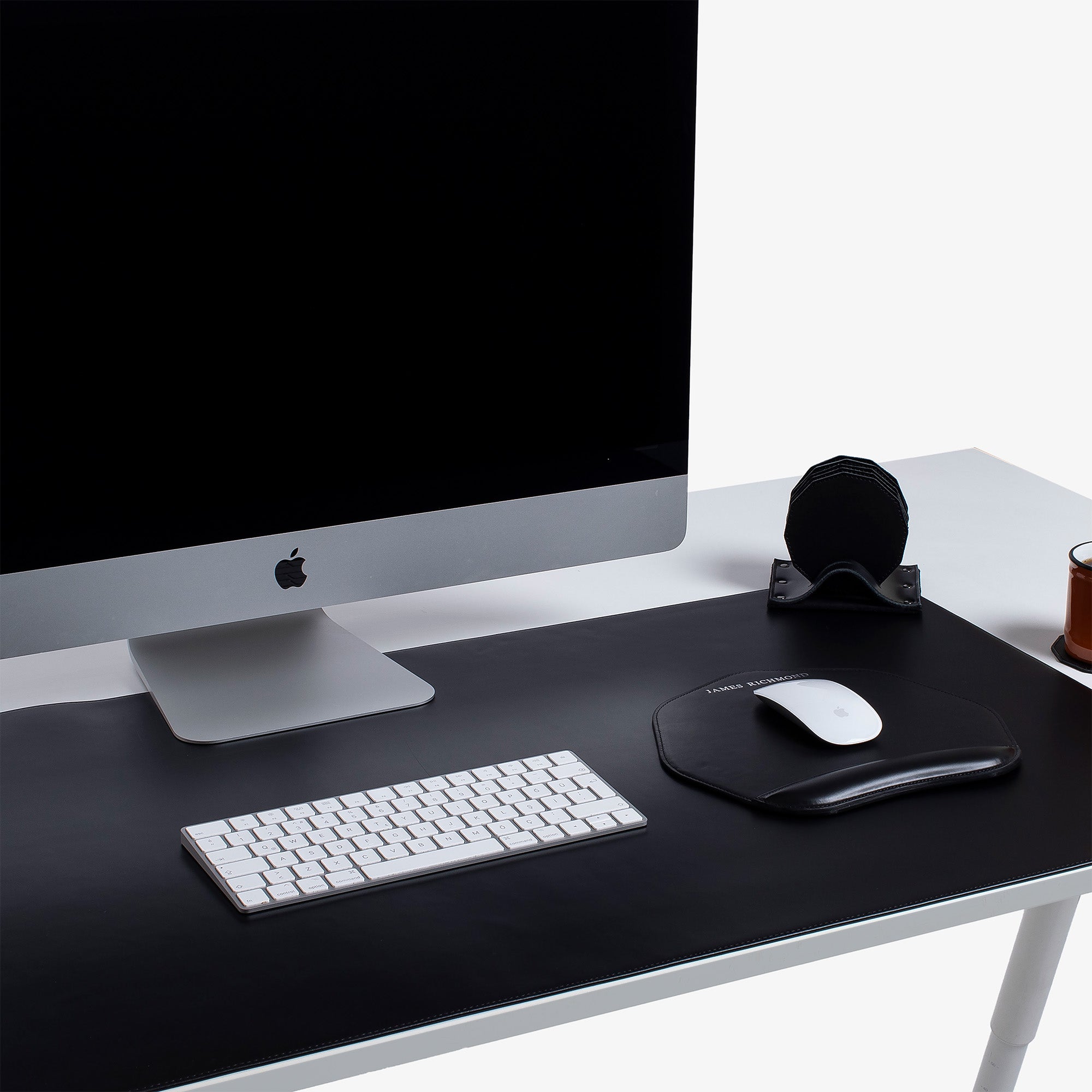 An application scenario or product detail of custom leather desk mat - Image 10