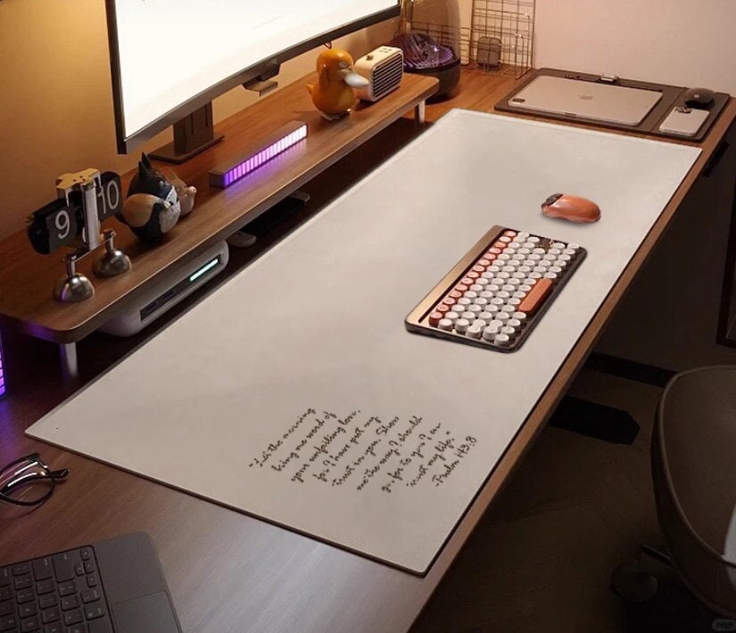An application scenario or product detail of custom leather desk mat - Image 15
