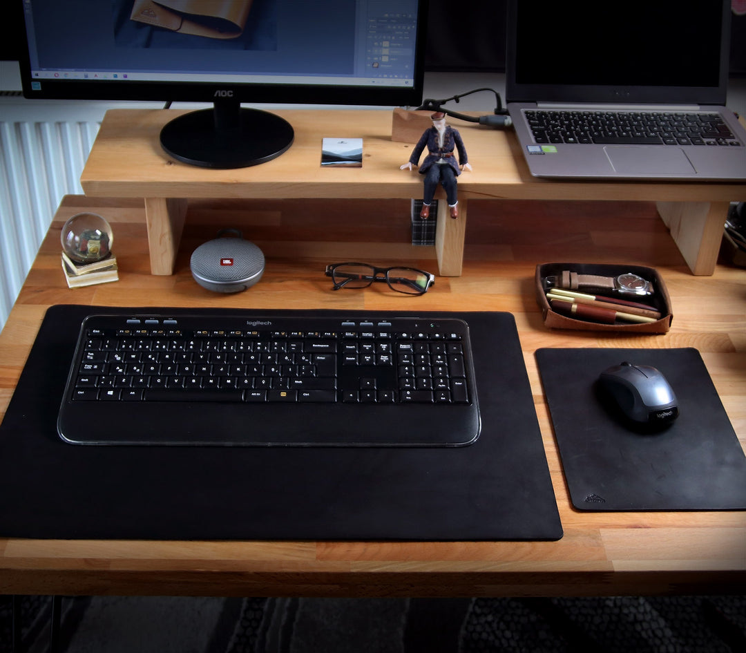 An application scenario or product detail of custom leather desk mat - Image 20