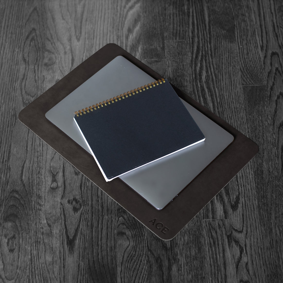An application scenario or product detail of custom leather desk mat - Image 21
