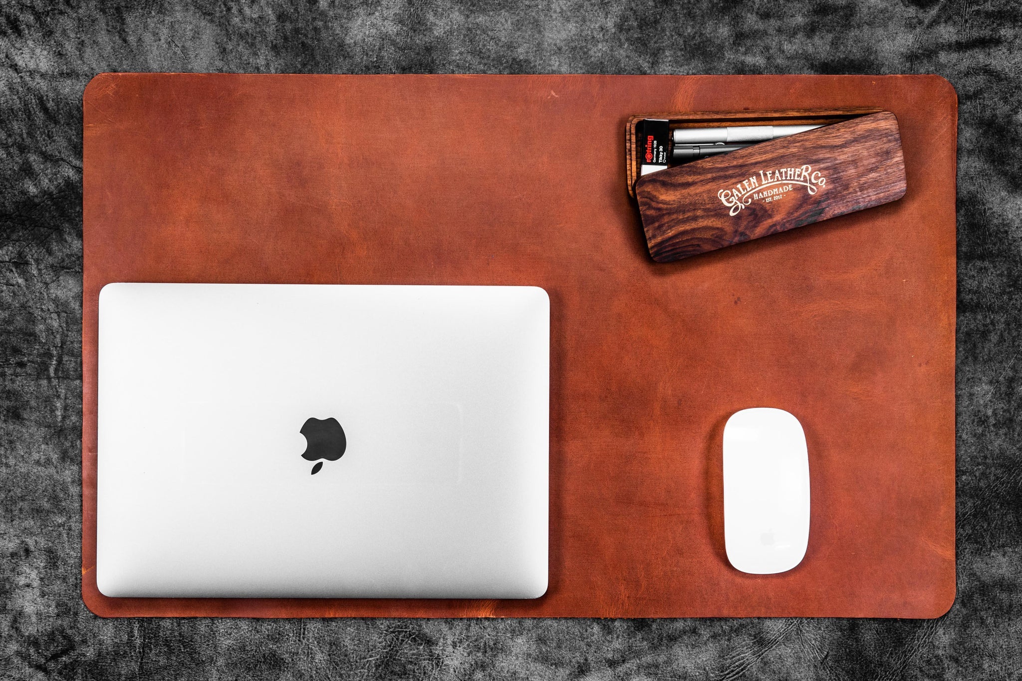 An application scenario or product detail of custom leather desk pad - Image 3