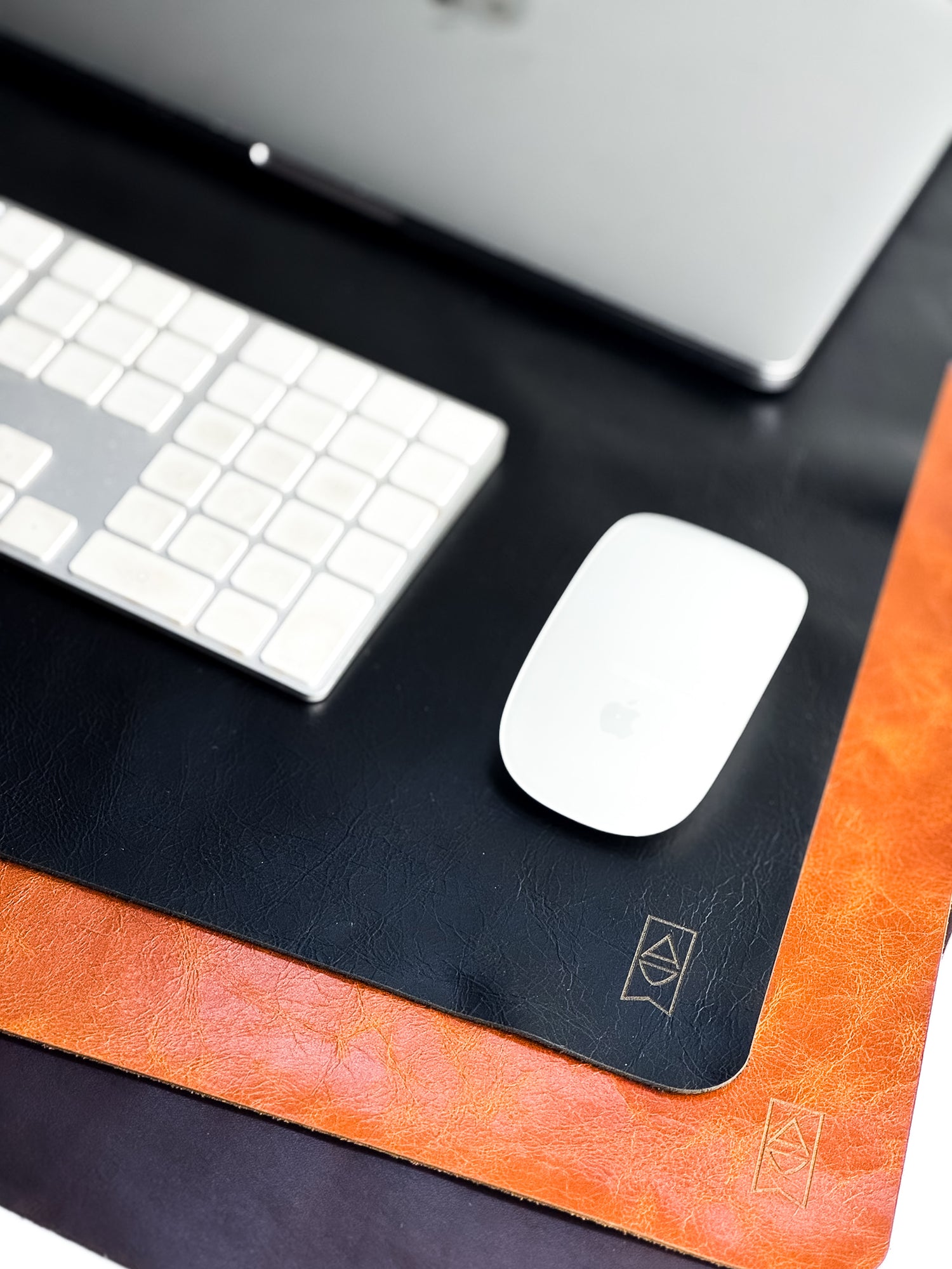 An application scenario or product detail of custom leather desk pad - Image 7