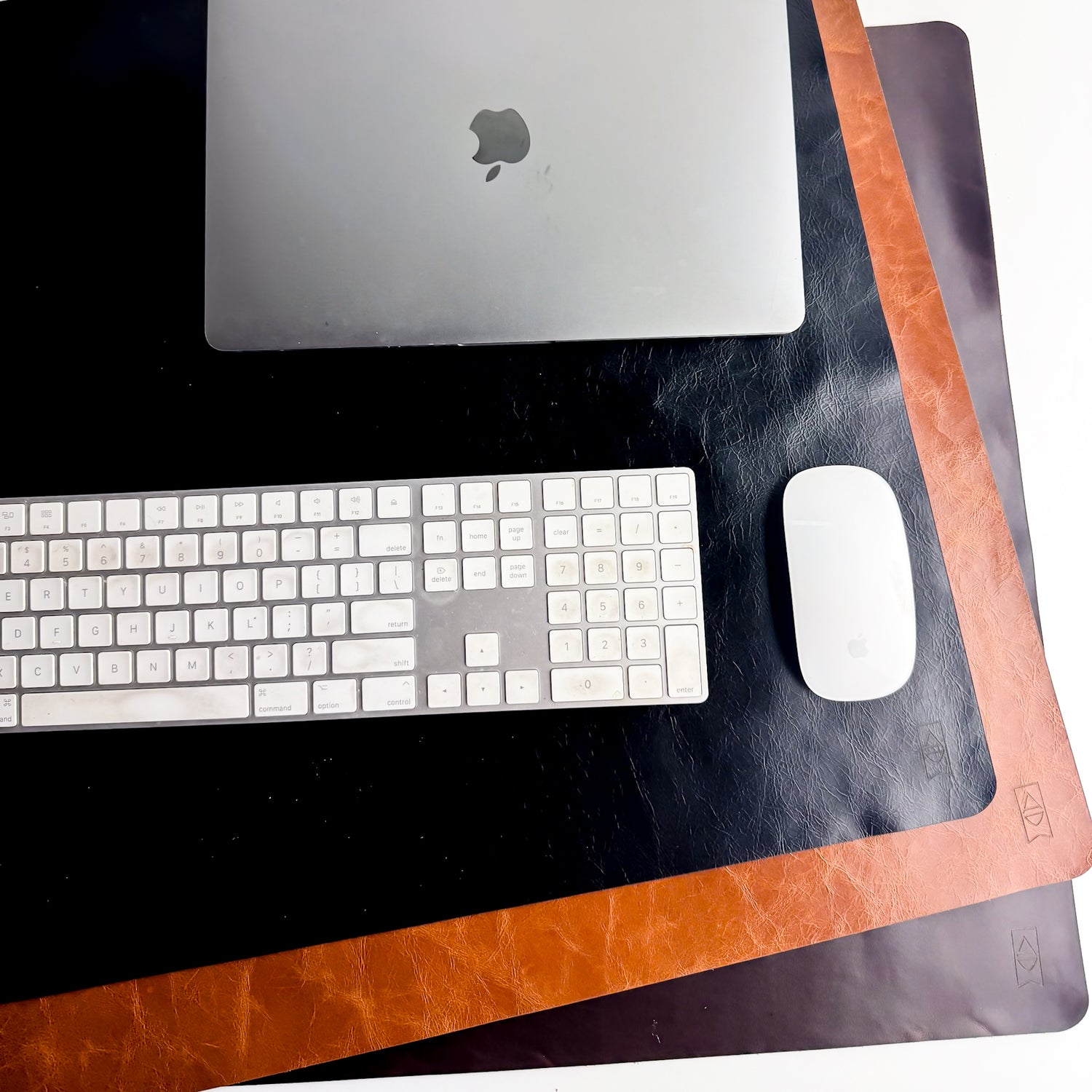 An application scenario or product detail of custom leather desk pad - Image 19