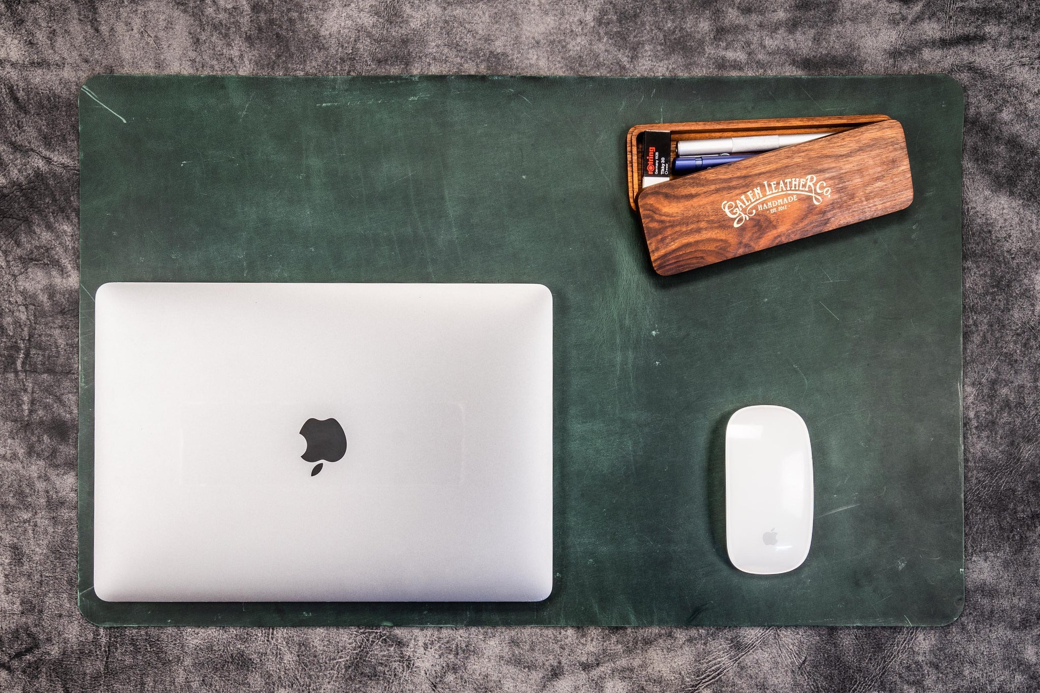 An application scenario or product detail of custom leather desk pad - Image 22