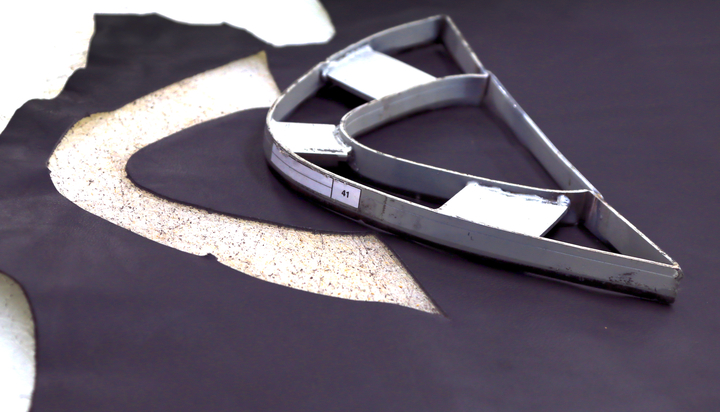 An application scenario or product detail of custom leather die cutter - Image 13