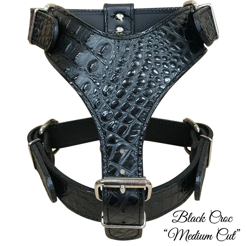 An application scenario or product detail of custom leather dog harness - Image 2
