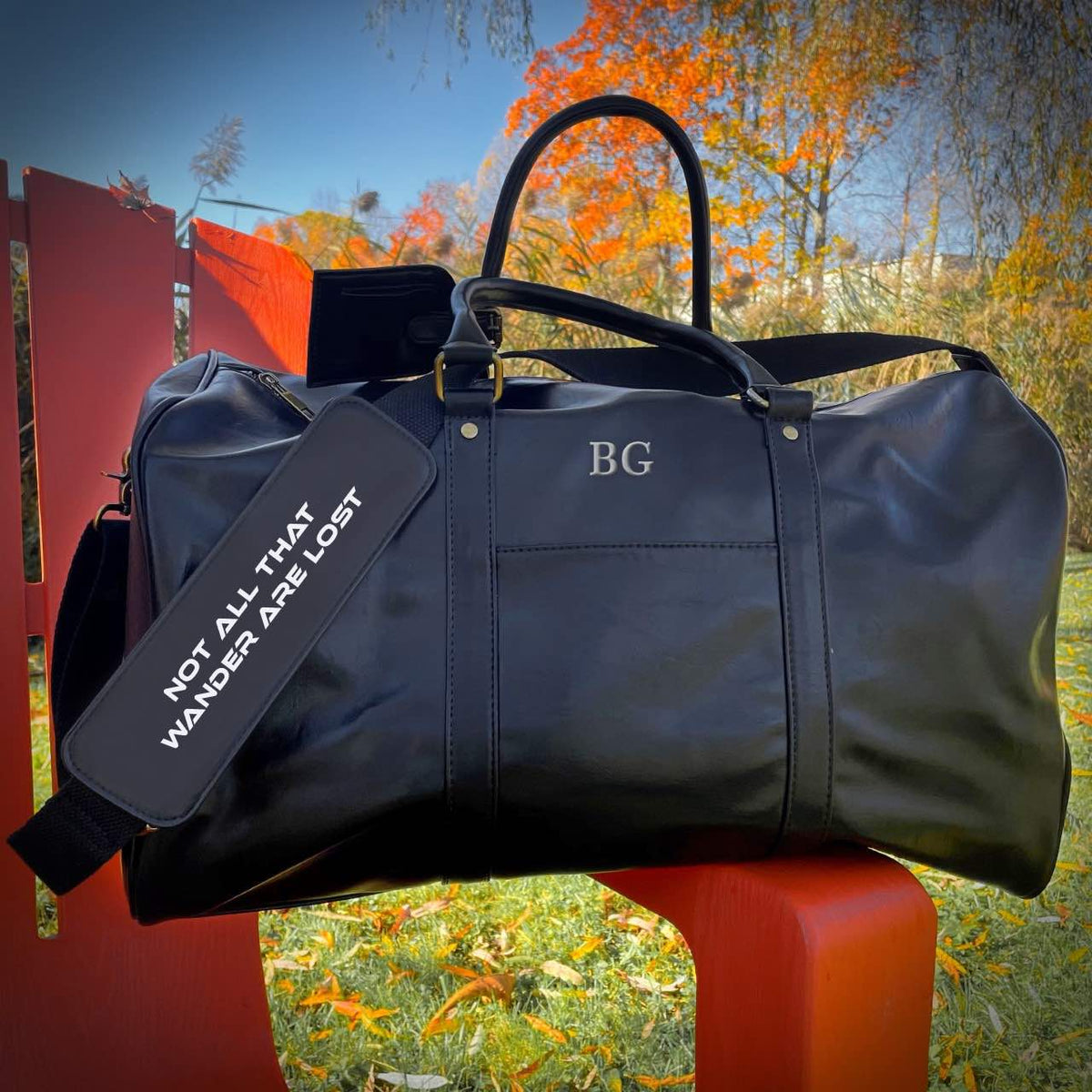 An application scenario or product detail of custom leather duffle bags - Image 6
