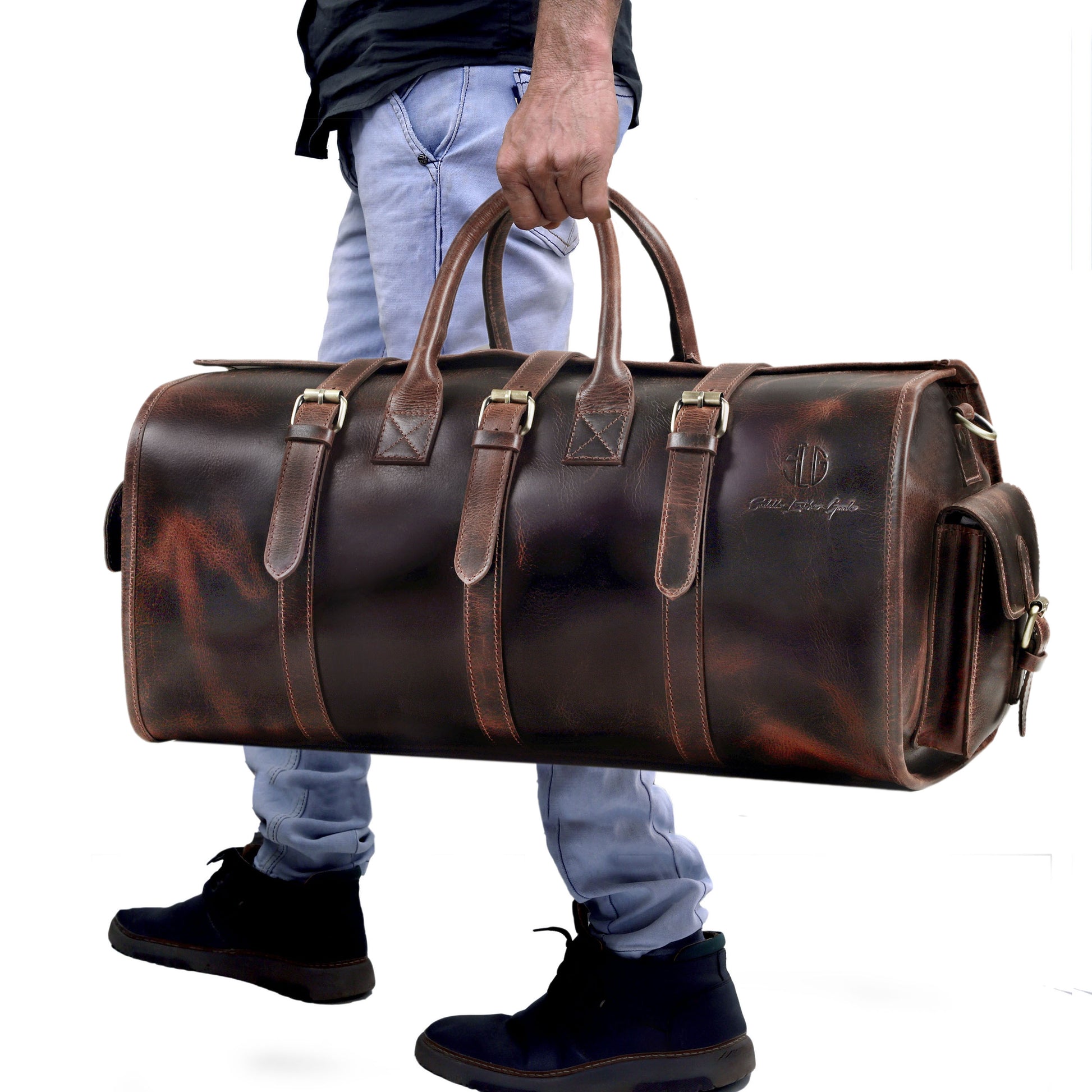 An application scenario or product detail of custom leather duffle bags - Image 8
