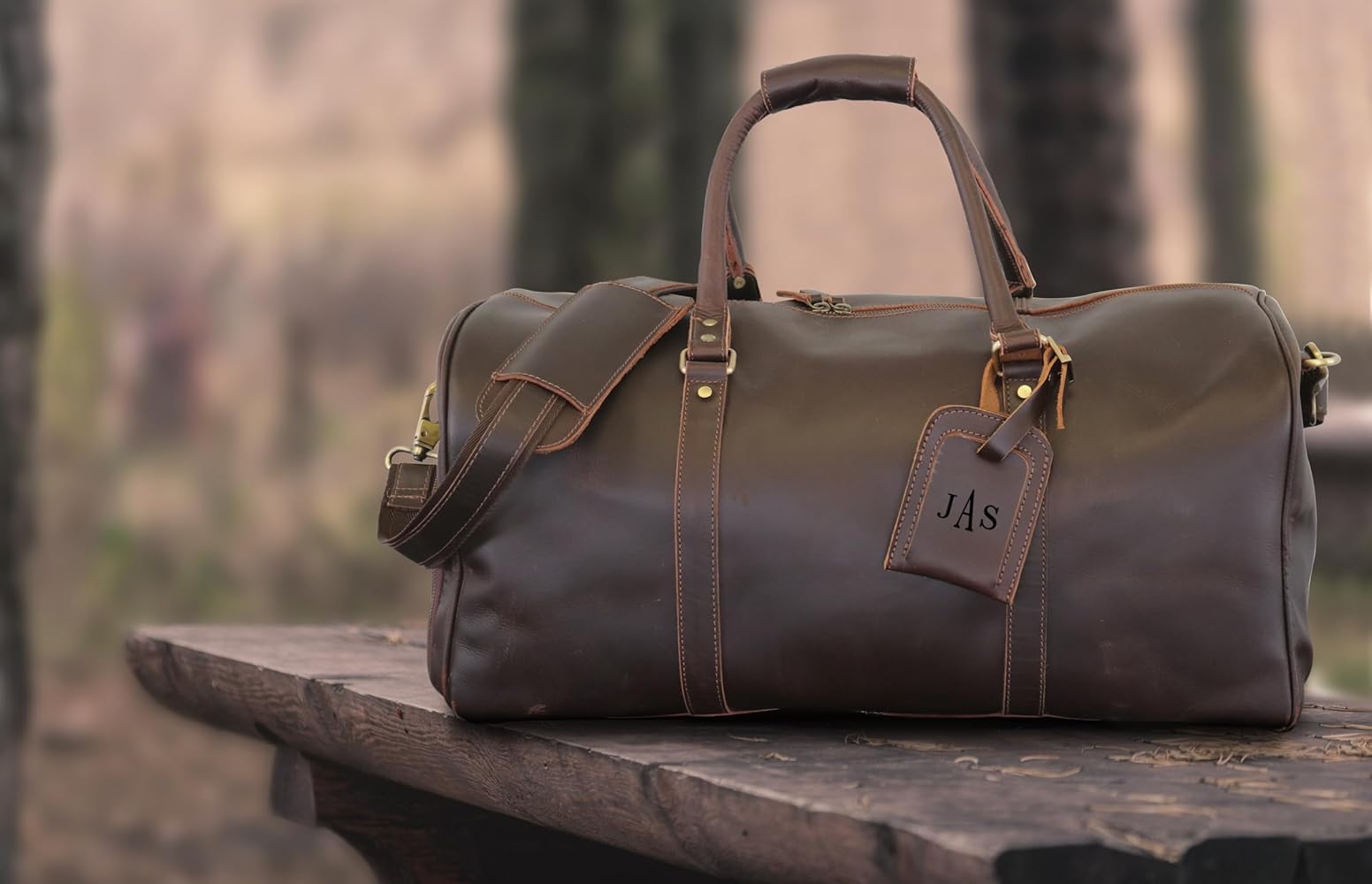 An application scenario or product detail of custom leather duffle bags - Image 17
