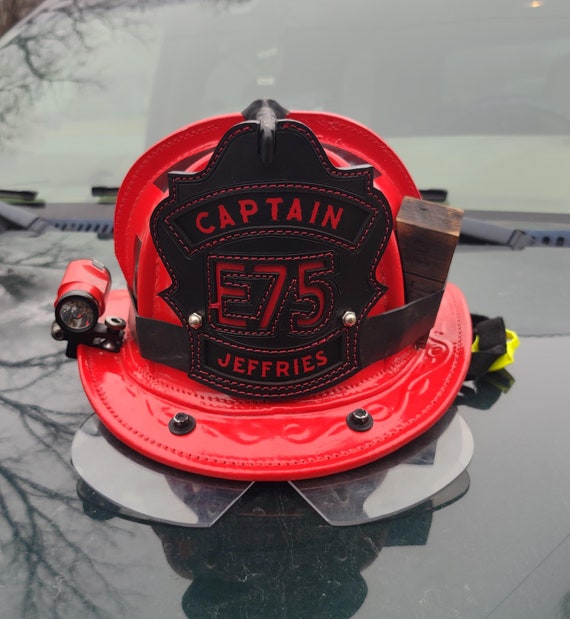 An application scenario or product detail of custom leather fire helmet shields - Image 15