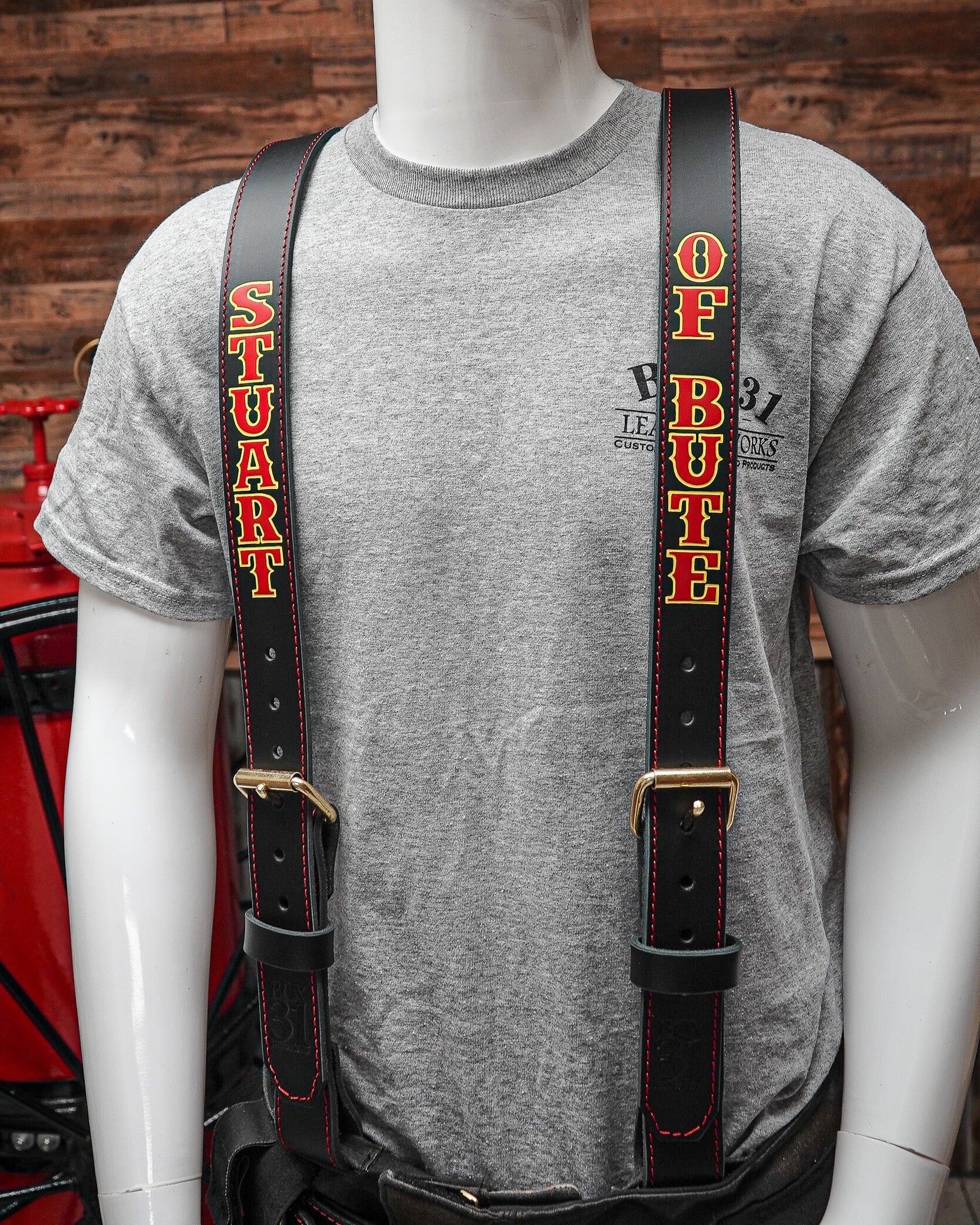 An application scenario or product detail of custom leather fire suspenders - Image 12