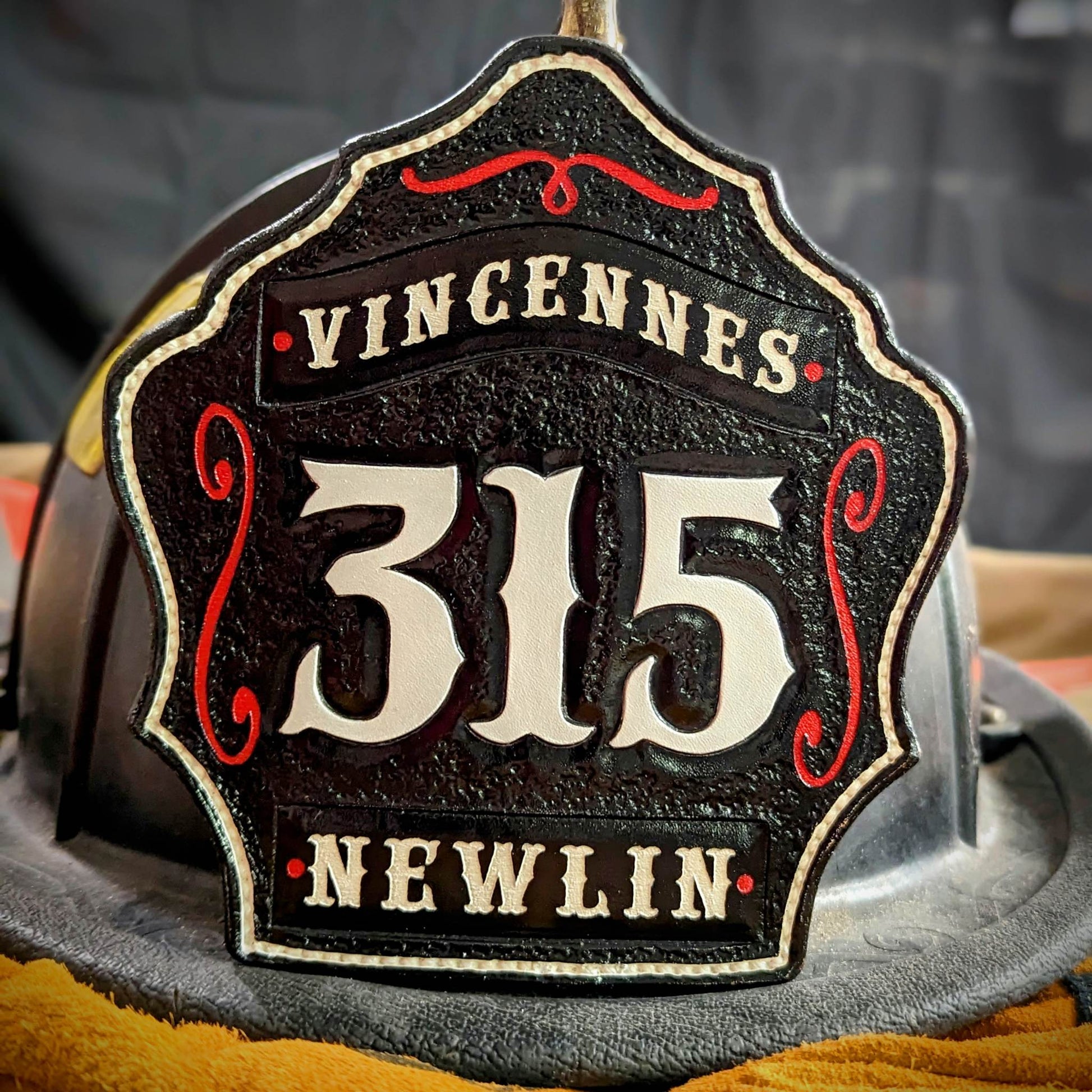 An application scenario or product detail of custom leather firefighter helmet shields - Image 13