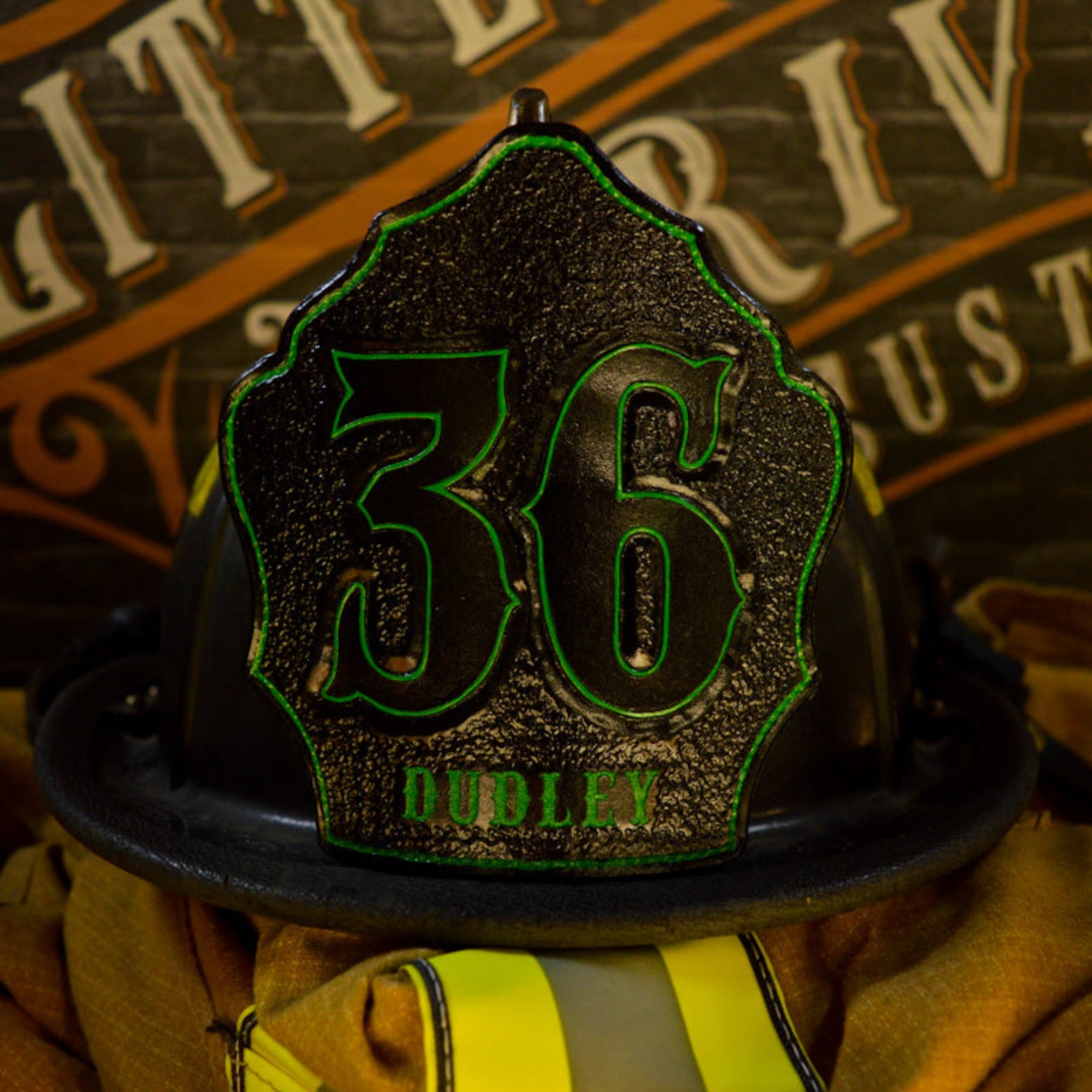 An application scenario or product detail of custom leather firefighter helmet shields - Image 18
